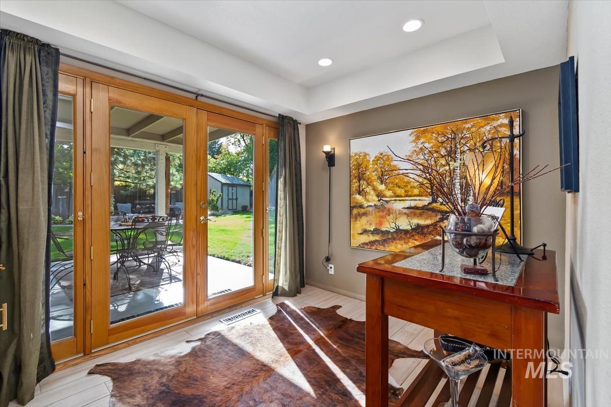 2570 Bruins Circle, Boise, Idaho 83704, 4 Bedrooms, 2.5 Bathrooms, Residential For Sale, Price $699,900,MLS 99003035