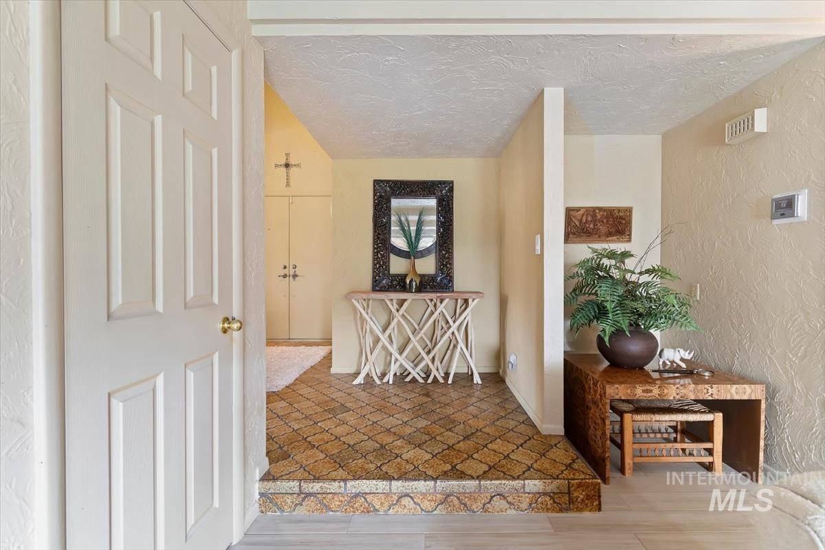 2570 Bruins Circle, Boise, Idaho 83704, 4 Bedrooms, 2.5 Bathrooms, Residential For Sale, Price $699,900,MLS 99003035
