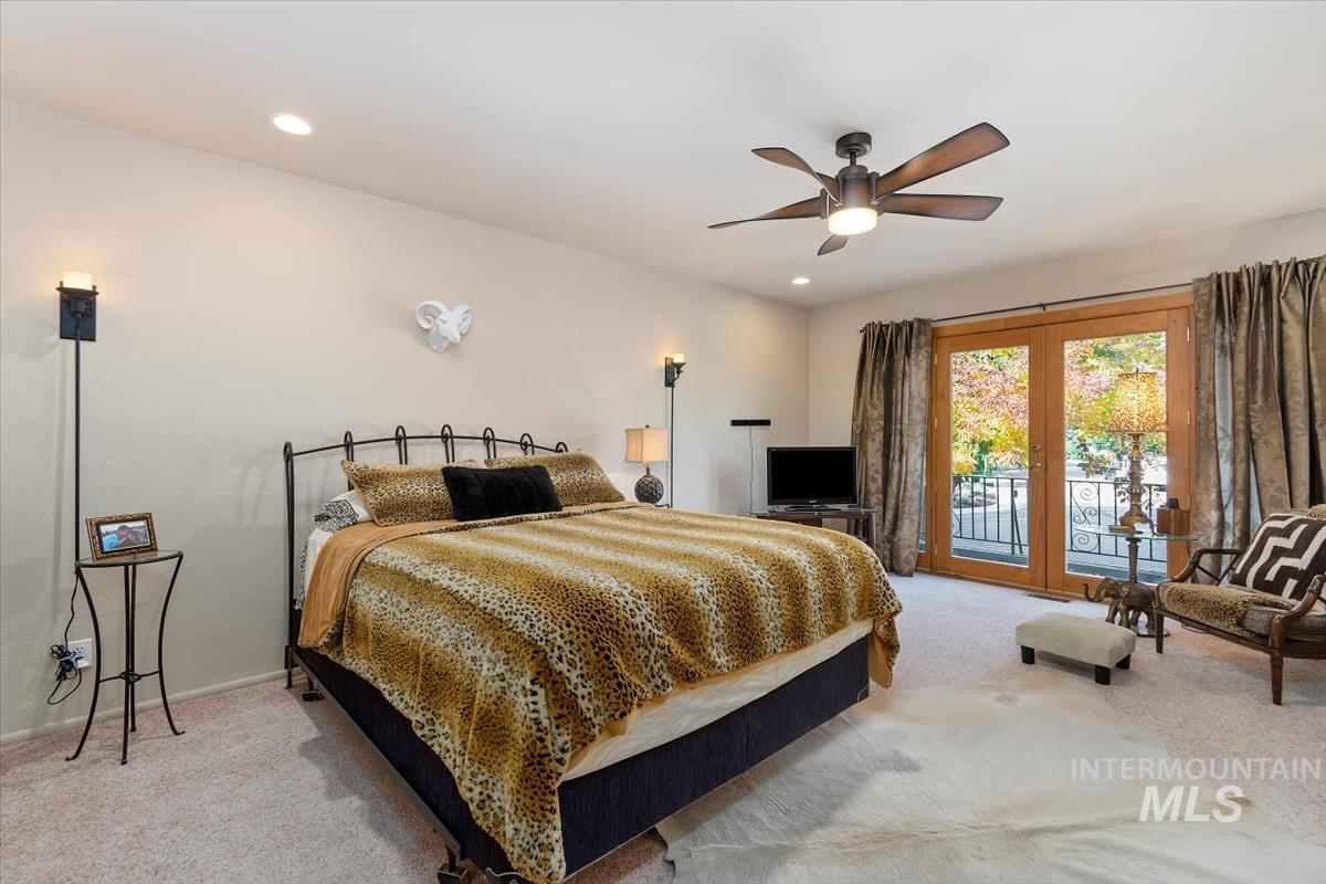 2570 Bruins Circle, Boise, Idaho 83704, 4 Bedrooms, 2.5 Bathrooms, Residential For Sale, Price $699,900,MLS 99003035