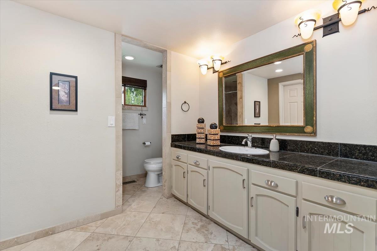 2570 Bruins Circle, Boise, Idaho 83704, 4 Bedrooms, 2.5 Bathrooms, Residential For Sale, Price $699,900,MLS 99003035