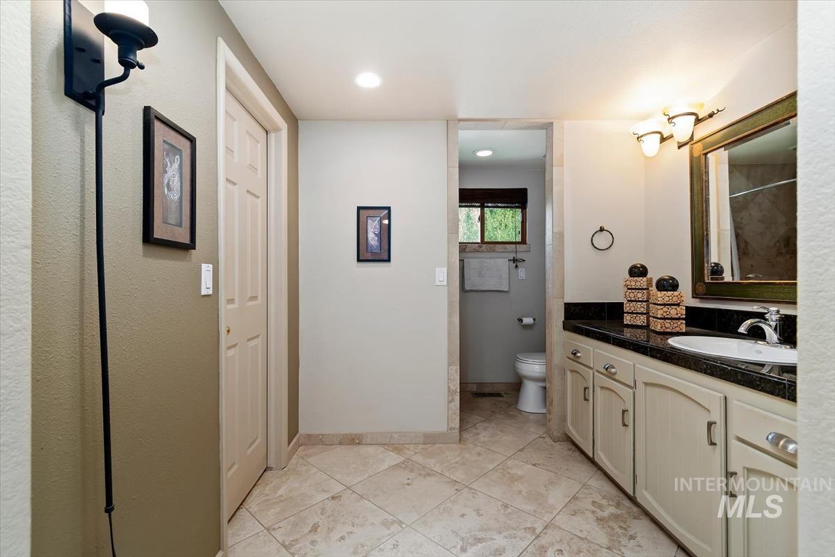 2570 Bruins Circle, Boise, Idaho 83704, 4 Bedrooms, 2.5 Bathrooms, Residential For Sale, Price $699,900,MLS 99003035
