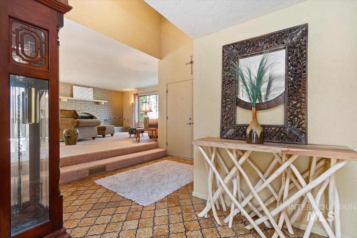2570 Bruins Circle, Boise, Idaho 83704, 4 Bedrooms, 2.5 Bathrooms, Residential For Sale, Price $699,900,MLS 99003035