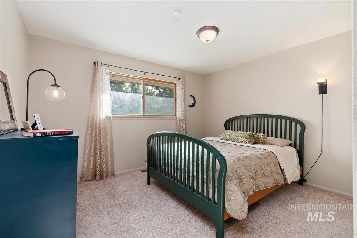 2570 Bruins Circle, Boise, Idaho 83704, 4 Bedrooms, 2.5 Bathrooms, Residential For Sale, Price $699,900,MLS 99003035