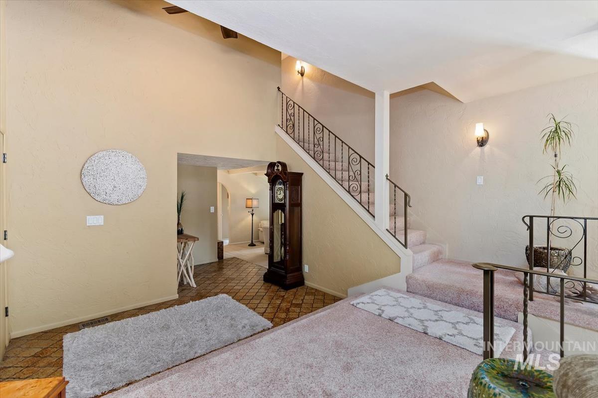 2570 Bruins Circle, Boise, Idaho 83704, 4 Bedrooms, 2.5 Bathrooms, Residential For Sale, Price $699,900,MLS 99003035