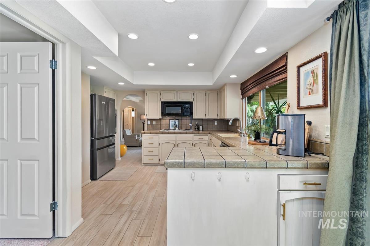 2570 Bruins Circle, Boise, Idaho 83704, 4 Bedrooms, 2.5 Bathrooms, Residential For Sale, Price $699,900,MLS 99003035