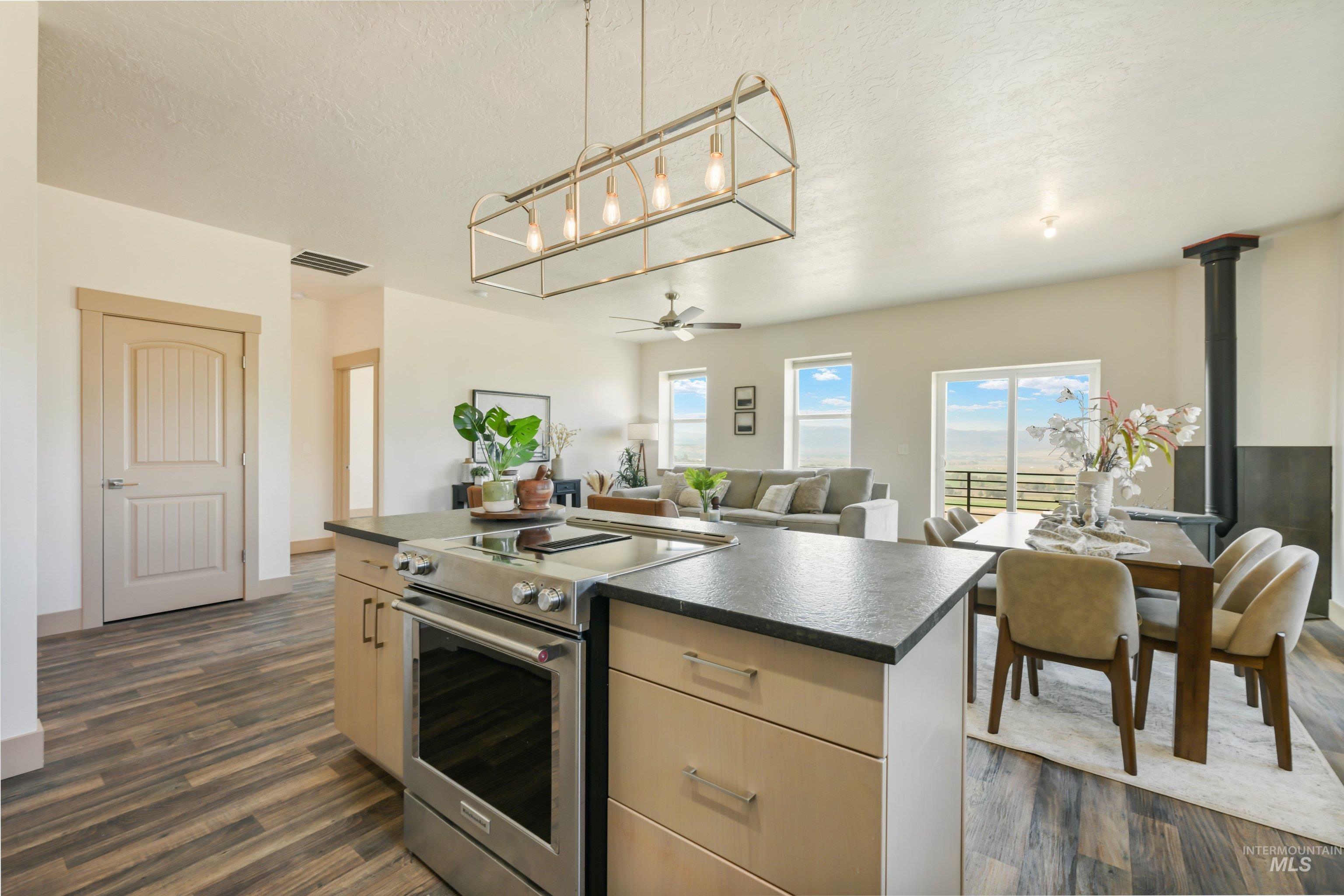 11915 Lawrence, Caldwell, Idaho 83607, 3 Bedrooms, 3 Bathrooms, Residential For Sale, Price $769,900,MLS 99003038