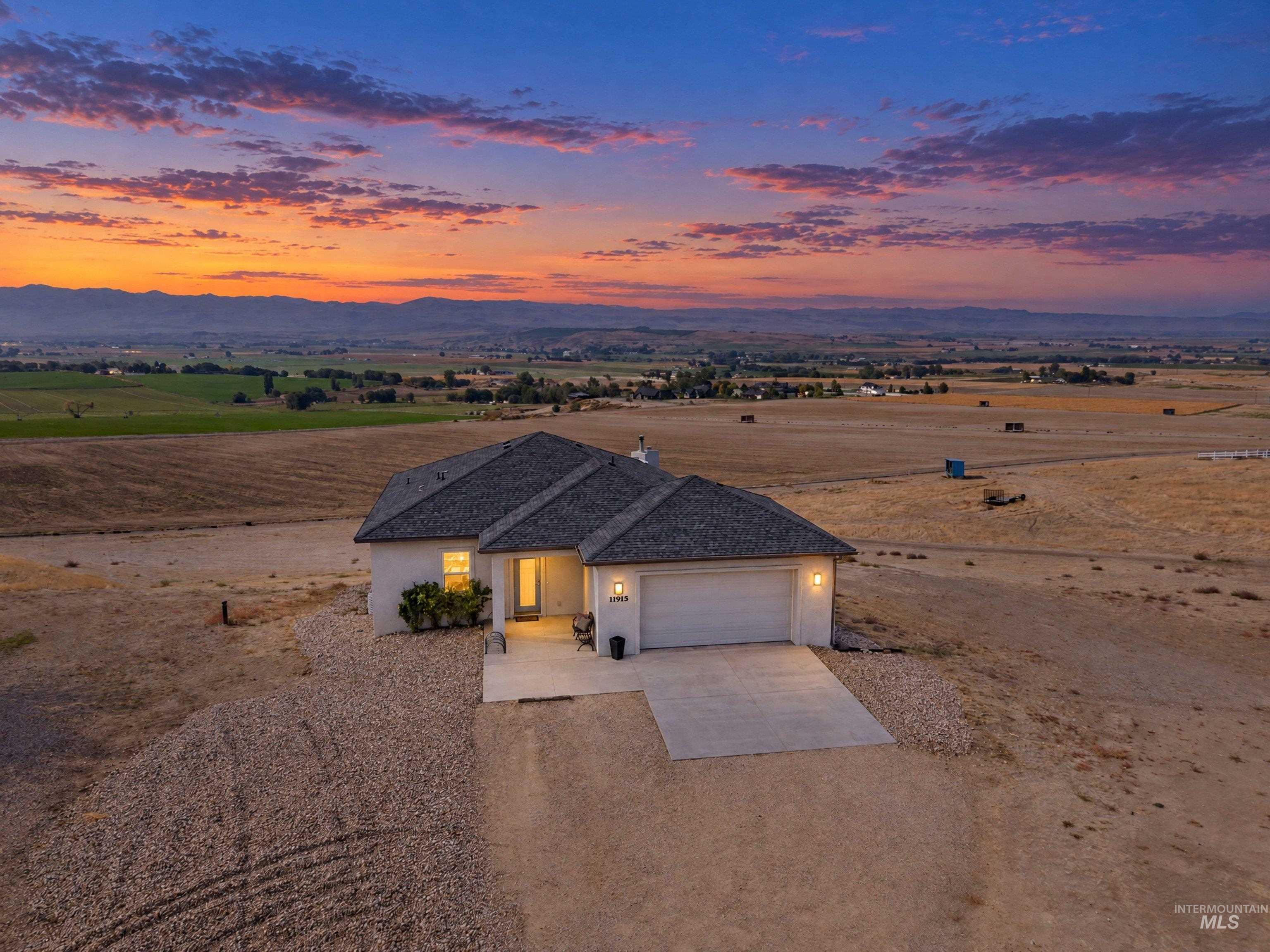 11915 Lawrence, Caldwell, Idaho 83607, 3 Bedrooms, 3 Bathrooms, Residential For Sale, Price $769,900,MLS 99003038