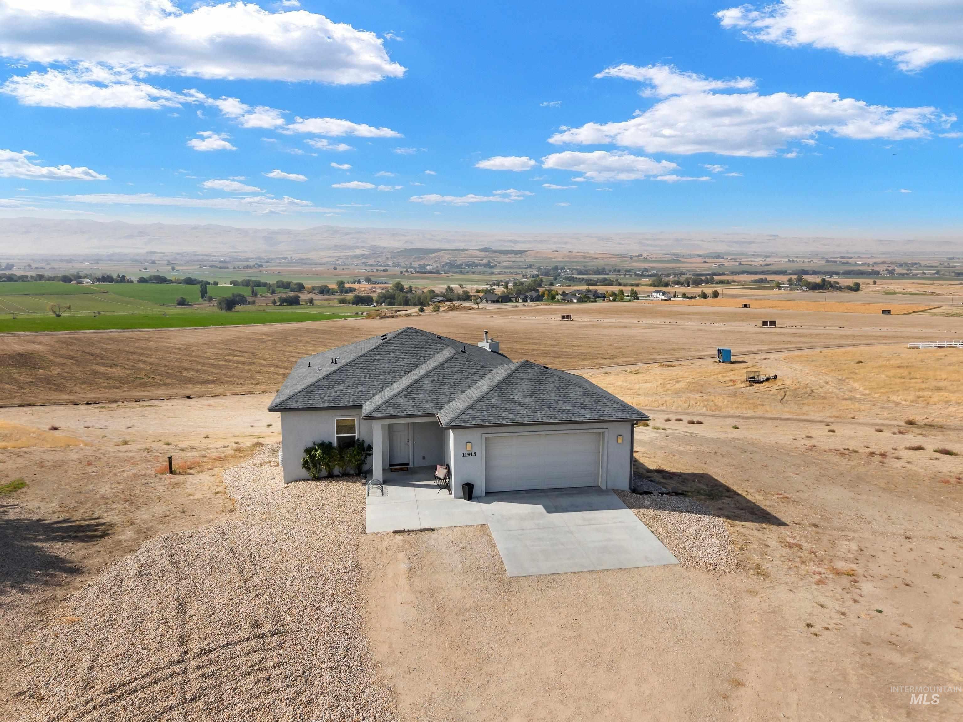 11915 Lawrence, Caldwell, Idaho 83607, 3 Bedrooms, 3 Bathrooms, Residential For Sale, Price $769,900,MLS 99003038