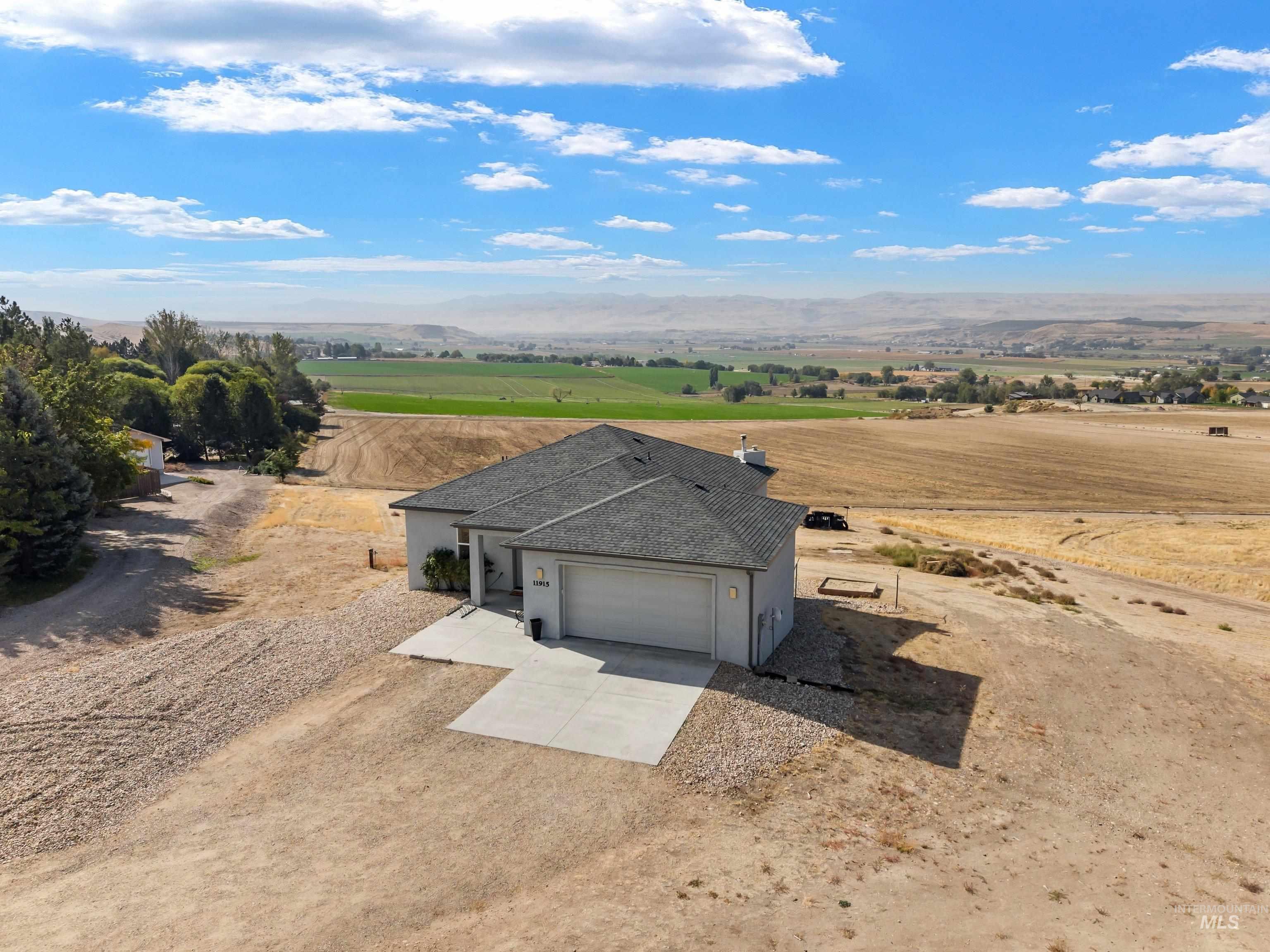 11915 Lawrence, Caldwell, Idaho 83607, 3 Bedrooms, 3 Bathrooms, Residential For Sale, Price $769,900,MLS 99003038