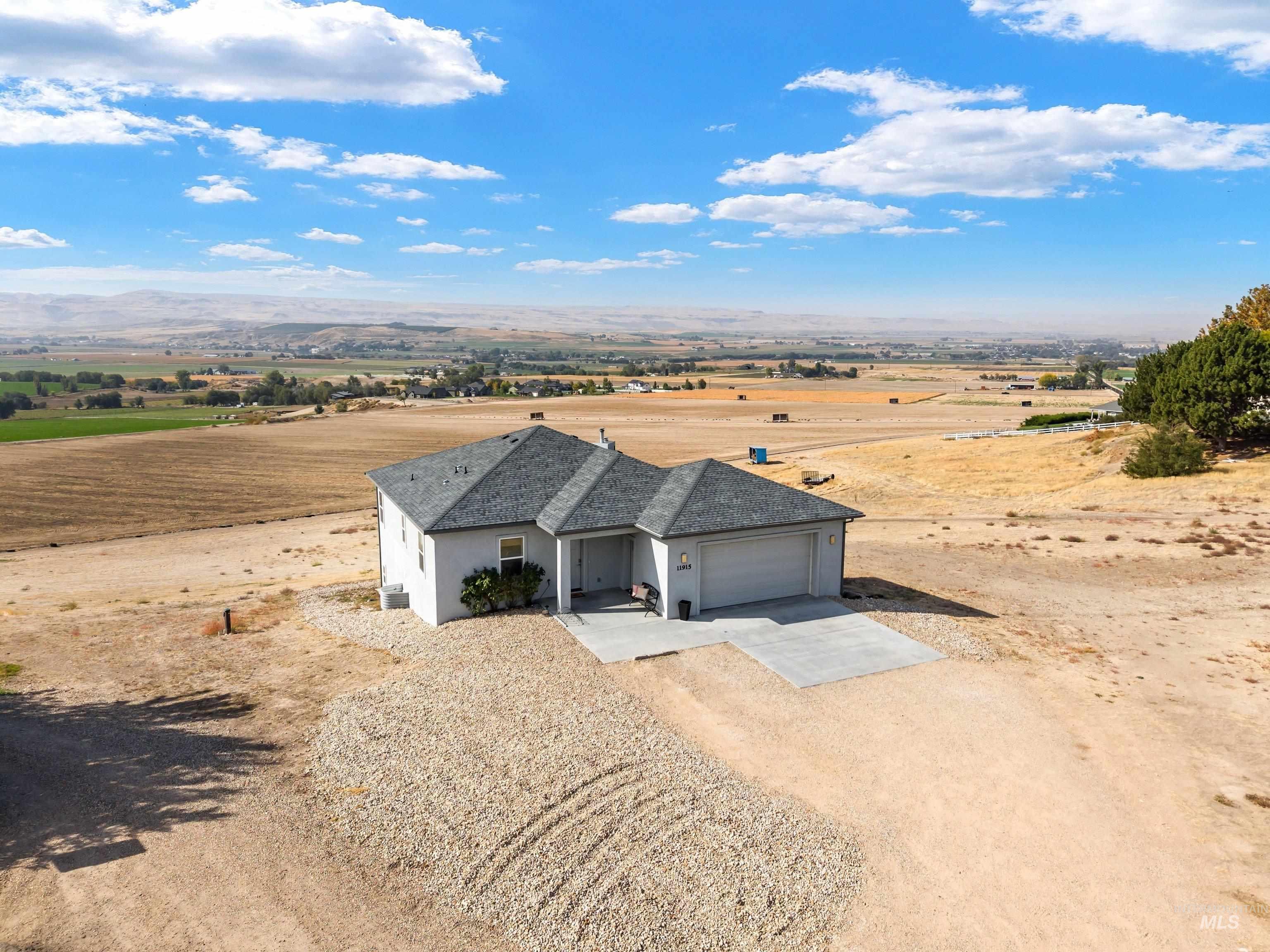 11915 Lawrence, Caldwell, Idaho 83607, 3 Bedrooms, 3 Bathrooms, Residential For Sale, Price $769,900,MLS 99003038