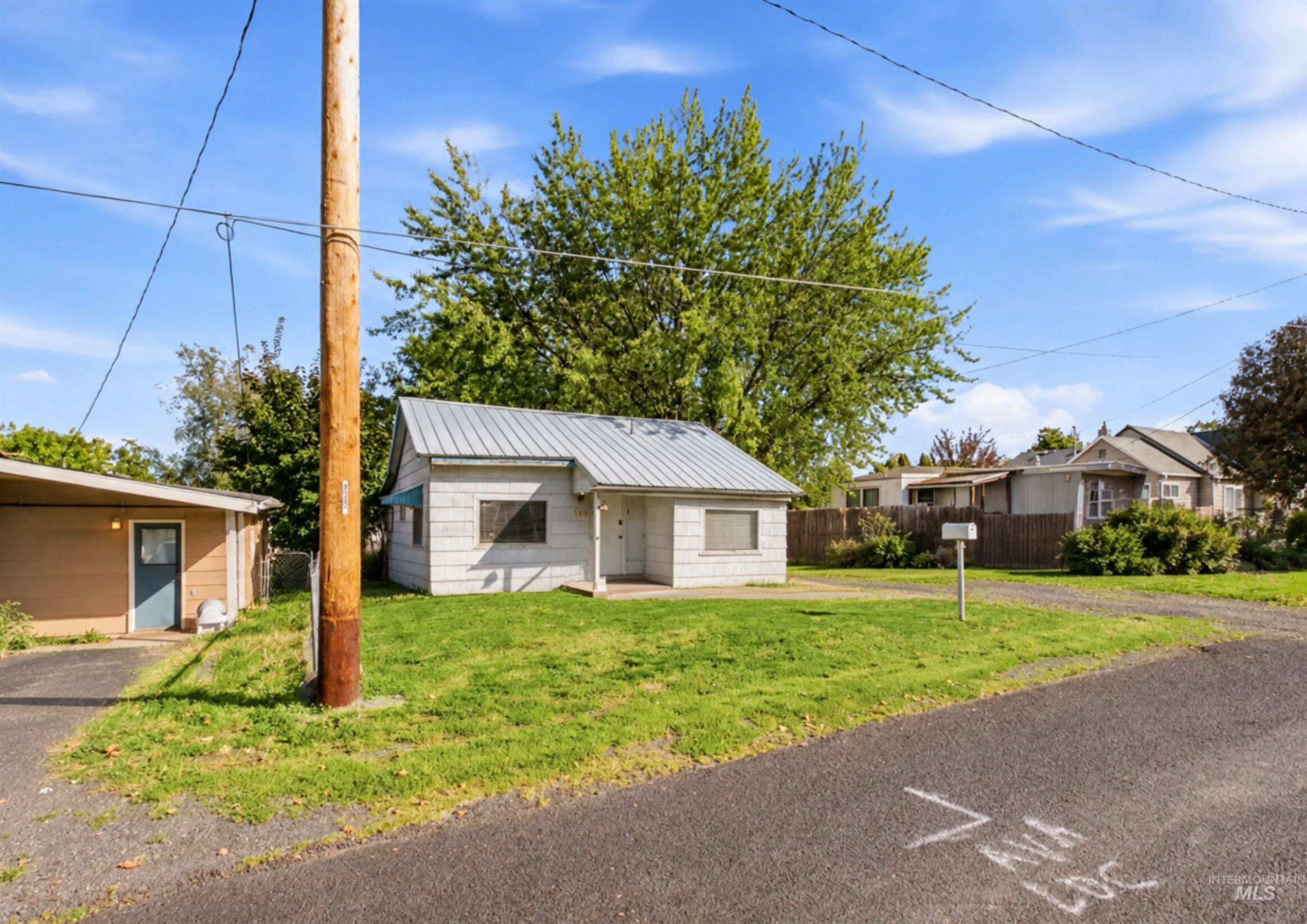 135 Garden Ct, Lewiston, Idaho 83501, 2 Bedrooms, 1 Bathroom, Residential For Sale, Price $170,000,MLS 99003044