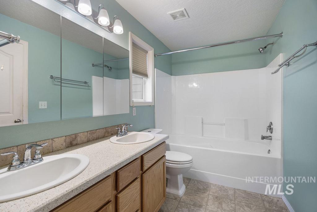 1005 Mallard St, Fruitland, Idaho 83619, 3 Bedrooms, 2 Bathrooms, Residential For Sale, Price $349,900,MLS 99003045