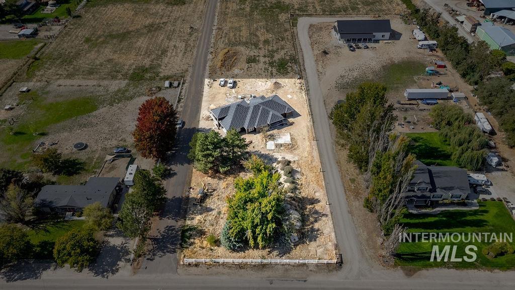 2572 Winchester Ln, Emmett, Idaho 83617, 3 Bedrooms, 2.5 Bathrooms, Residential For Sale, Price $960,000,MLS 99003050