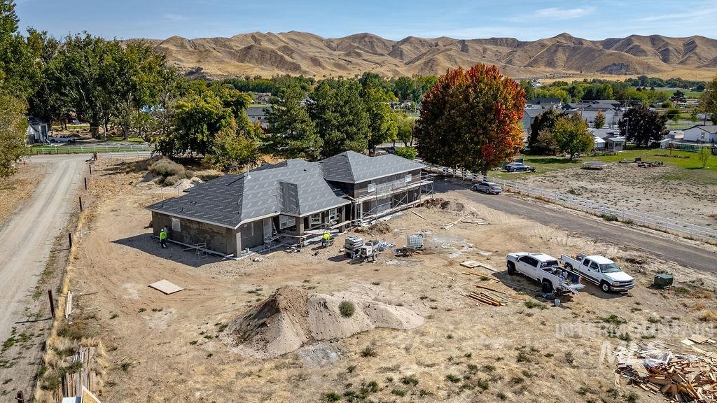 2572 Winchester Ln, Emmett, Idaho 83617, 3 Bedrooms, 2.5 Bathrooms, Residential For Sale, Price $960,000,MLS 99003050