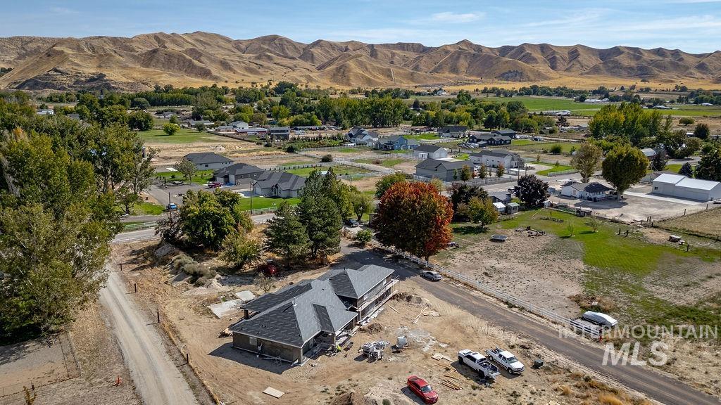 2572 Winchester Ln, Emmett, Idaho 83617, 3 Bedrooms, 2.5 Bathrooms, Residential For Sale, Price $960,000,MLS 99003050