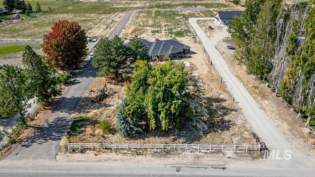 2572 Winchester Ln, Emmett, Idaho 83617, 3 Bedrooms, 2.5 Bathrooms, Residential For Sale, Price $960,000,MLS 99003050