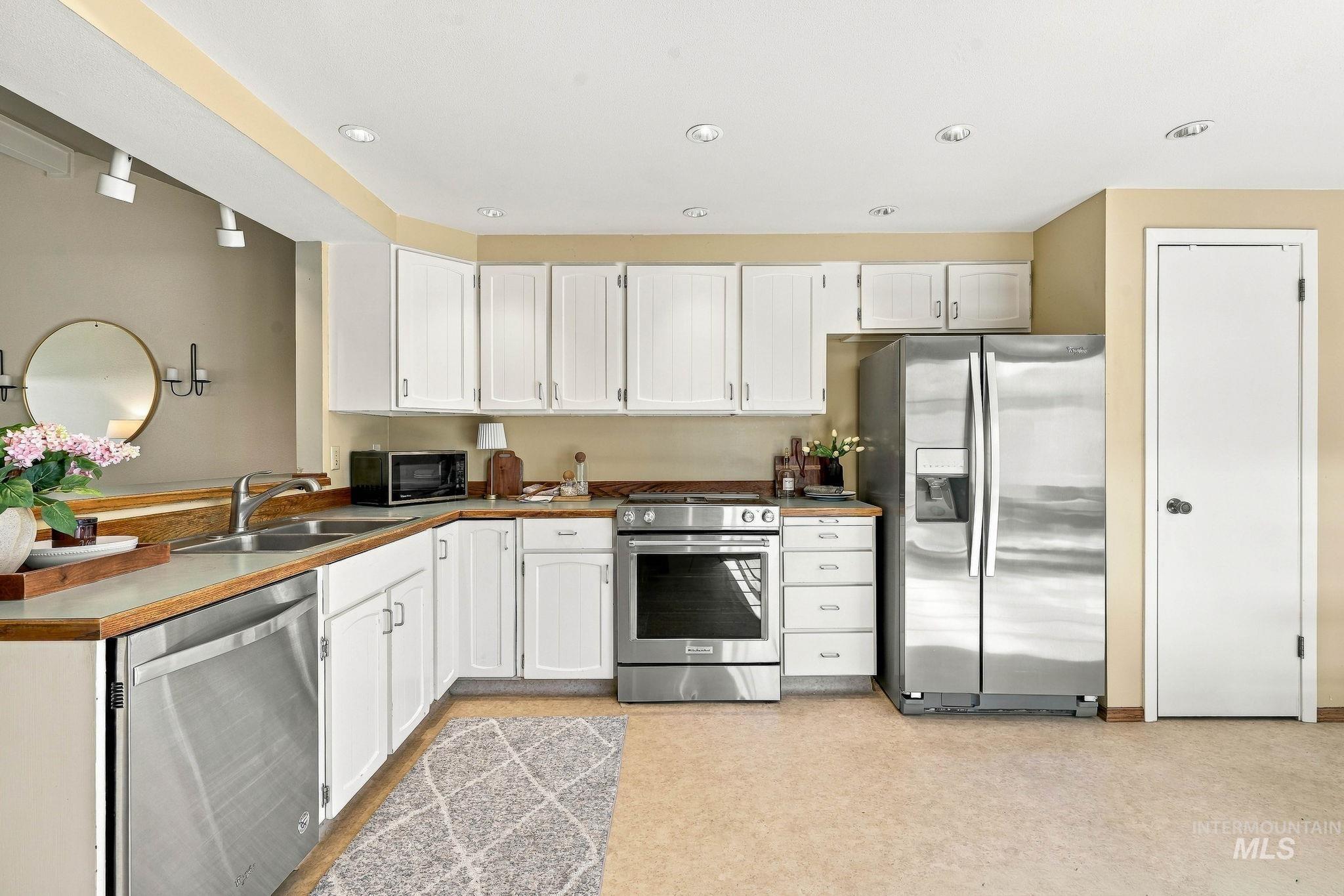 7255 W Cascade Dr, Boise, Idaho 83704, 1 Bedroom, 1.5 Bathrooms, Residential For Sale, Price $329,990,MLS 99003051