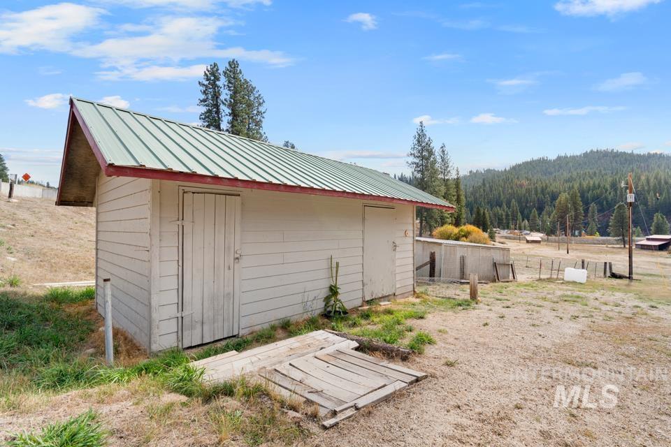 3487 Banks Lowman rd, Lowman, Idaho 83637, 2 Bedrooms, 2 Bathrooms, Residential For Sale, Price $450,000,MLS 99003053