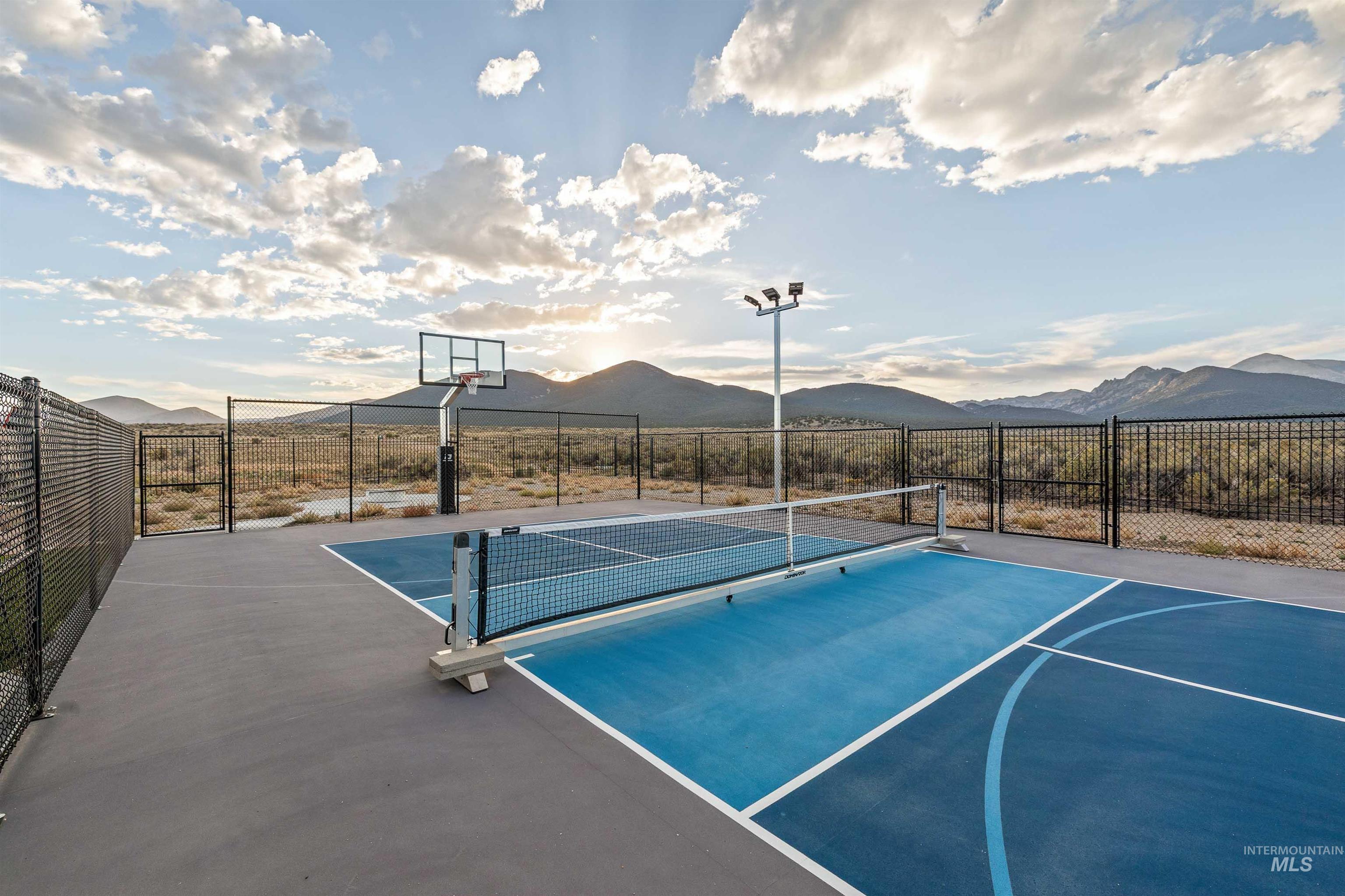 872 E Shootin Iron Rd, Almo, Idaho 83342, 5 Bedrooms, 3 Bathrooms, Residential For Sale, Price $1,100,000,MLS 99003056