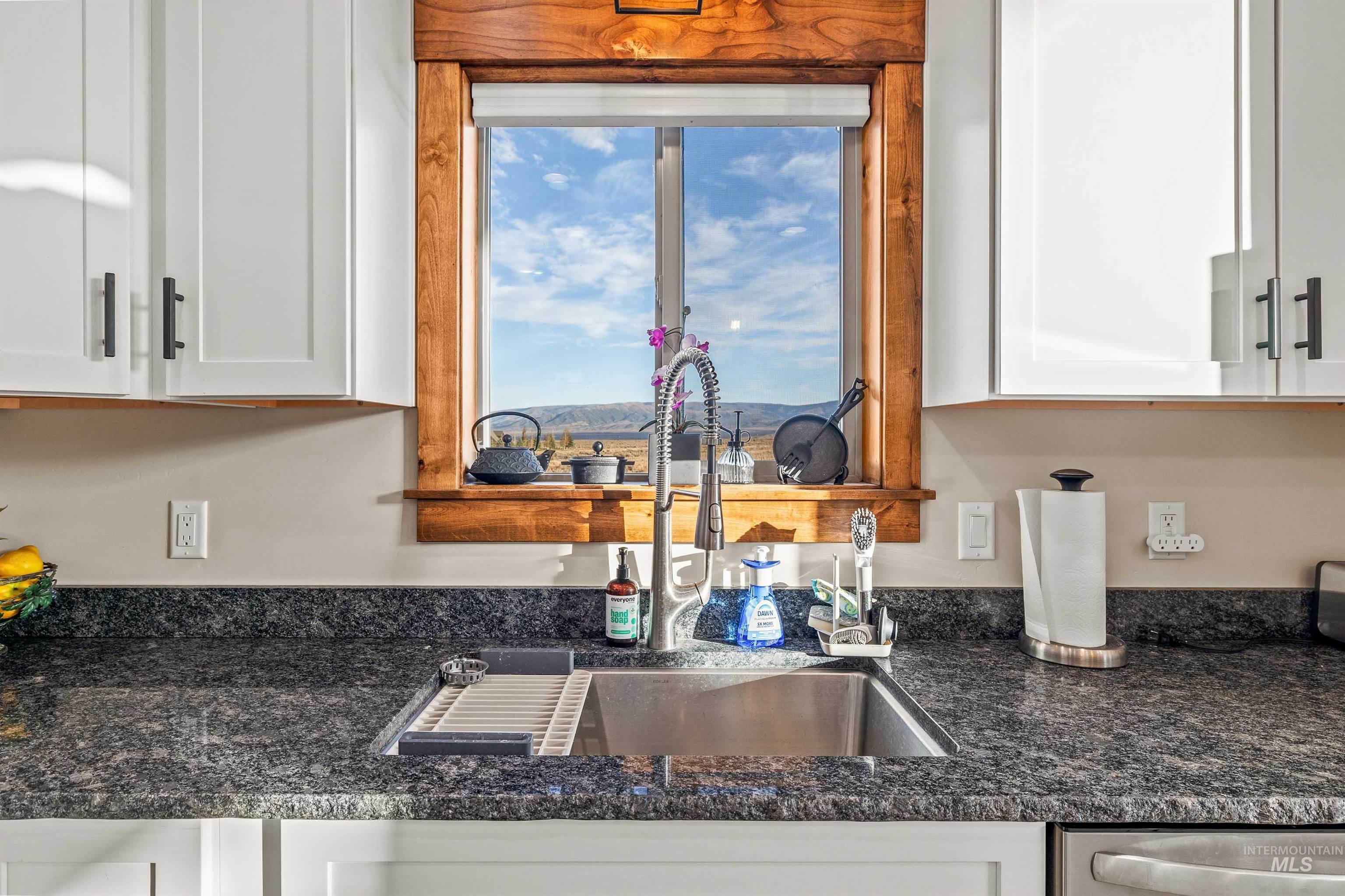 872 E Shootin Iron Rd, Almo, Idaho 83342, 5 Bedrooms, 3 Bathrooms, Residential For Sale, Price $1,100,000,MLS 99003056