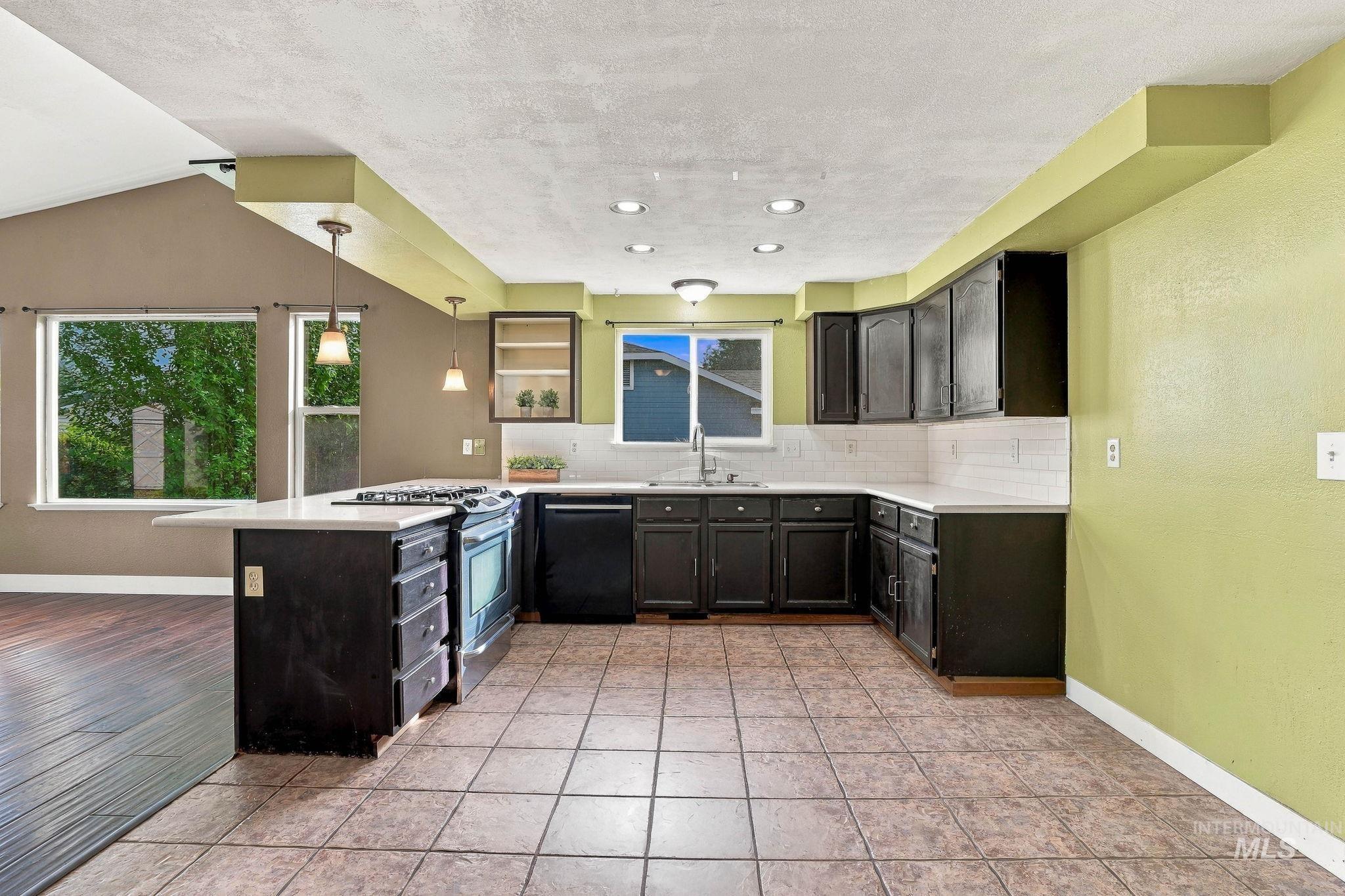 2512 W Flamingo Ave, Nampa, Idaho 83651, 3 Bedrooms, 2 Bathrooms, Residential For Sale, Price $384,900,MLS 99003057
