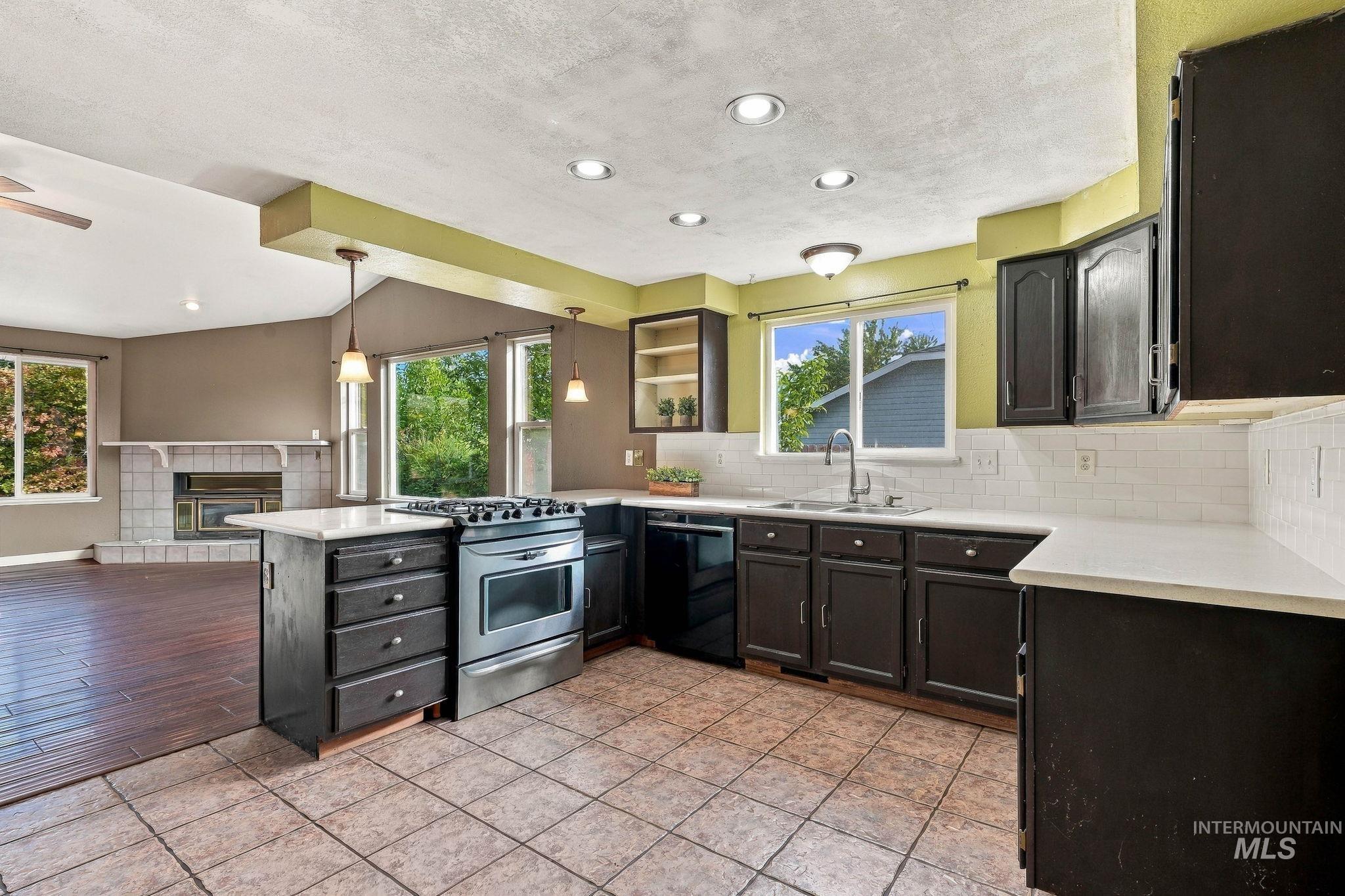 2512 W Flamingo Ave, Nampa, Idaho 83651, 3 Bedrooms, 2 Bathrooms, Residential For Sale, Price $384,900,MLS 99003057