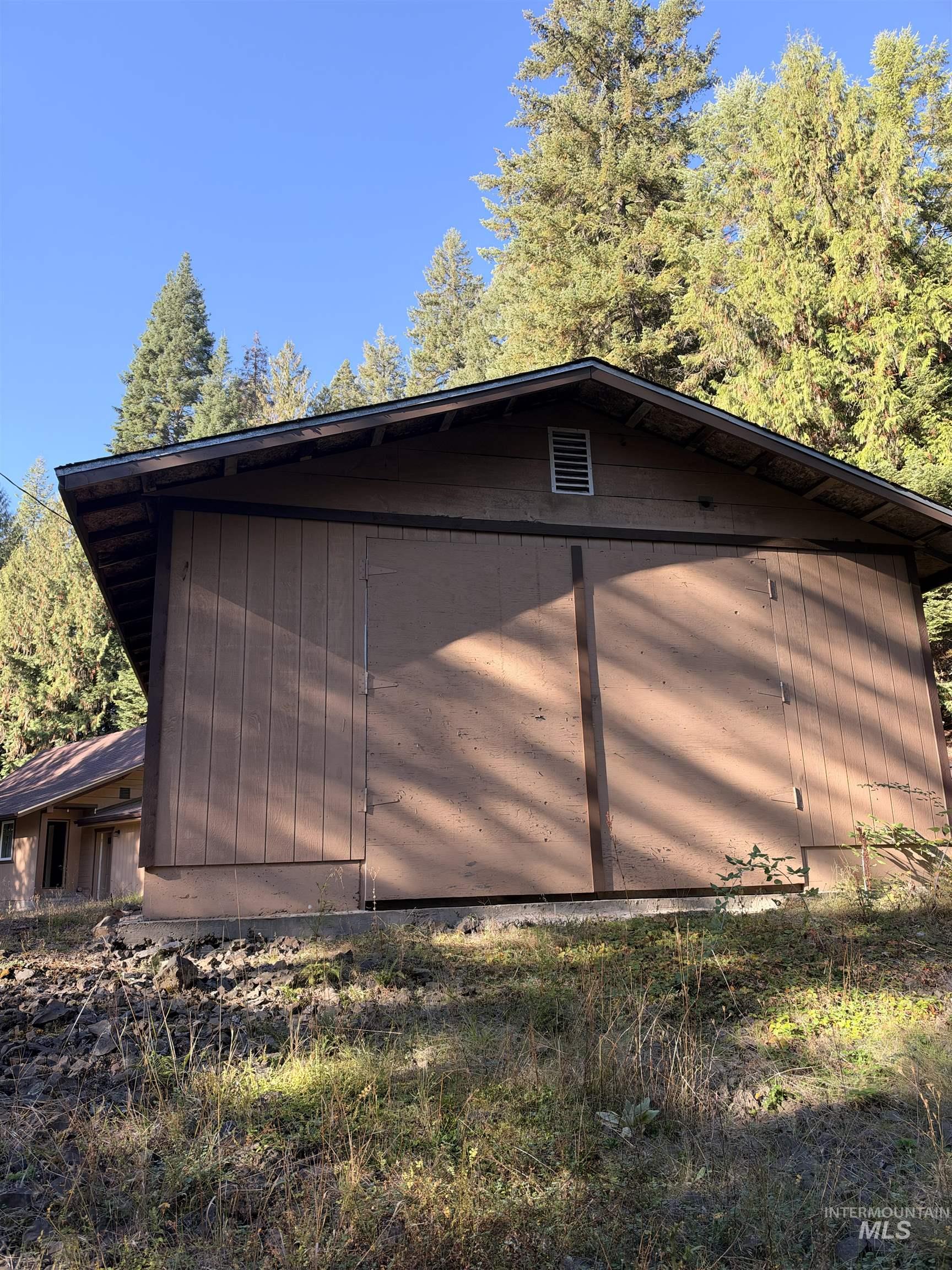 687 Big Cedar Road, Kooskia, Idaho 83539, 2 Bedrooms, 3 Bathrooms, Residential For Sale, Price $498,500,MLS 99003058