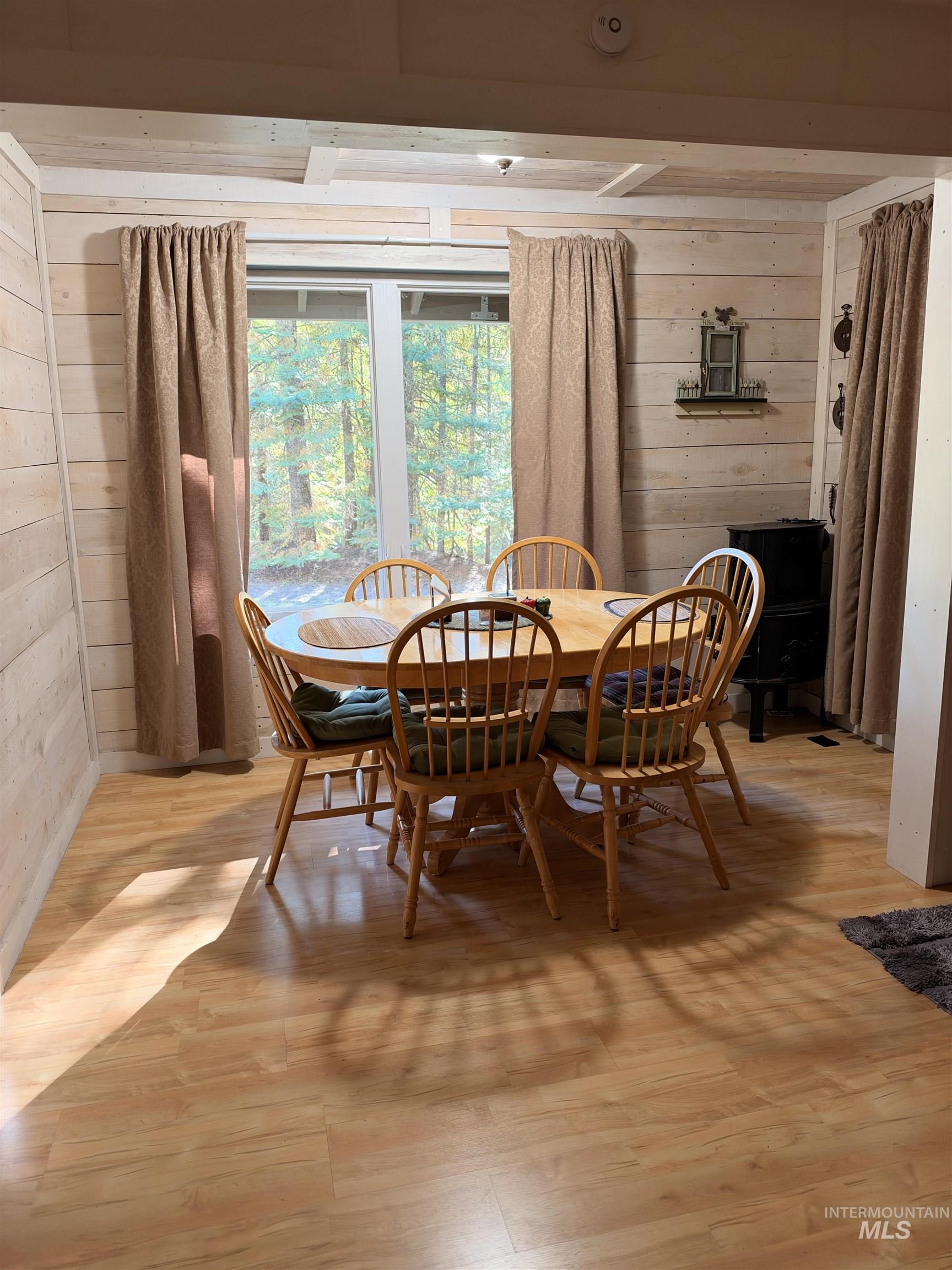 687 Big Cedar Road, Kooskia, Idaho 83539, 2 Bedrooms, 3 Bathrooms, Residential For Sale, Price $498,500,MLS 99003058