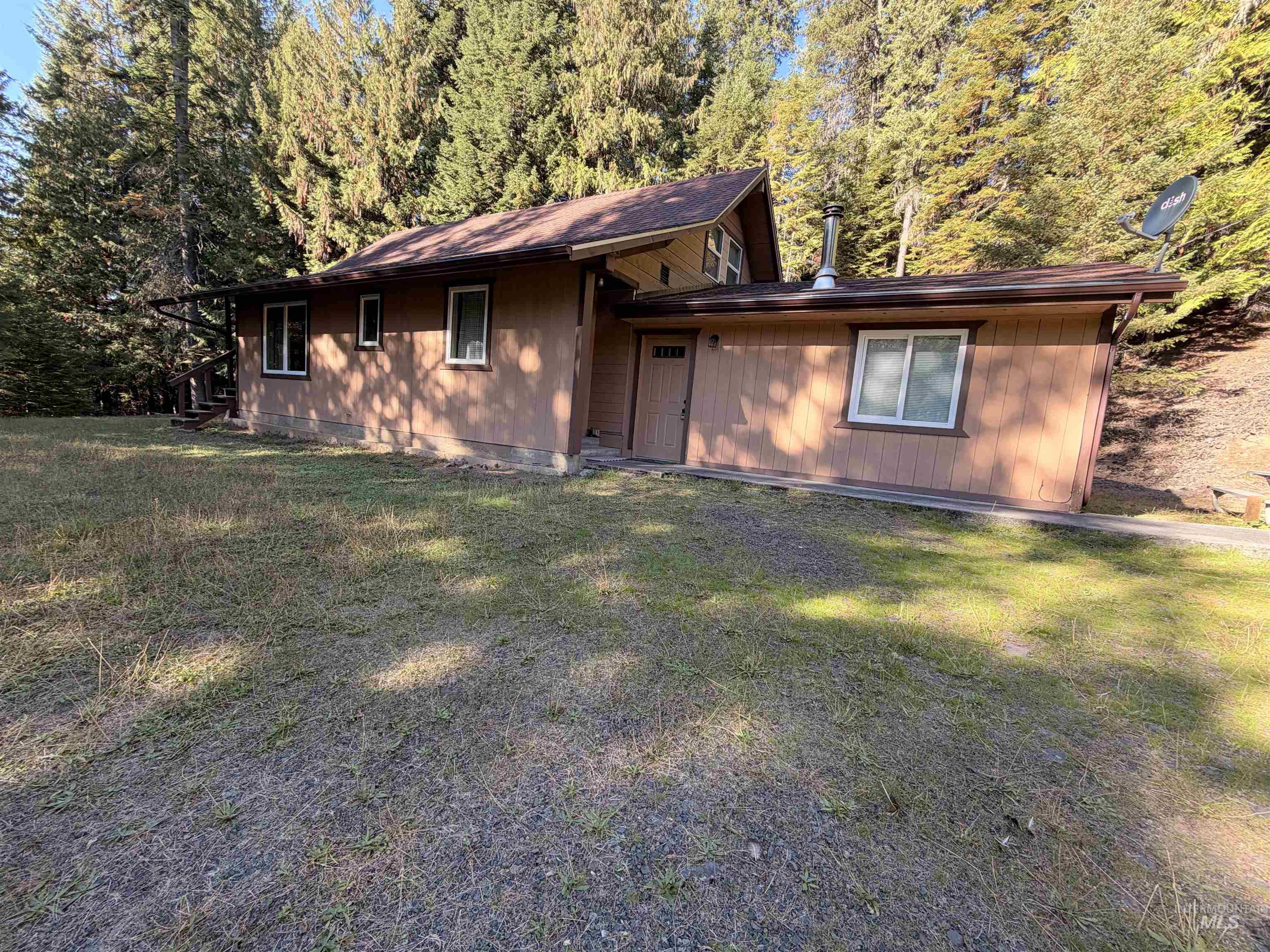 687 Big Cedar Road, Kooskia, Idaho 83539, 2 Bedrooms, 3 Bathrooms, Residential For Sale, Price $498,500,MLS 99003058