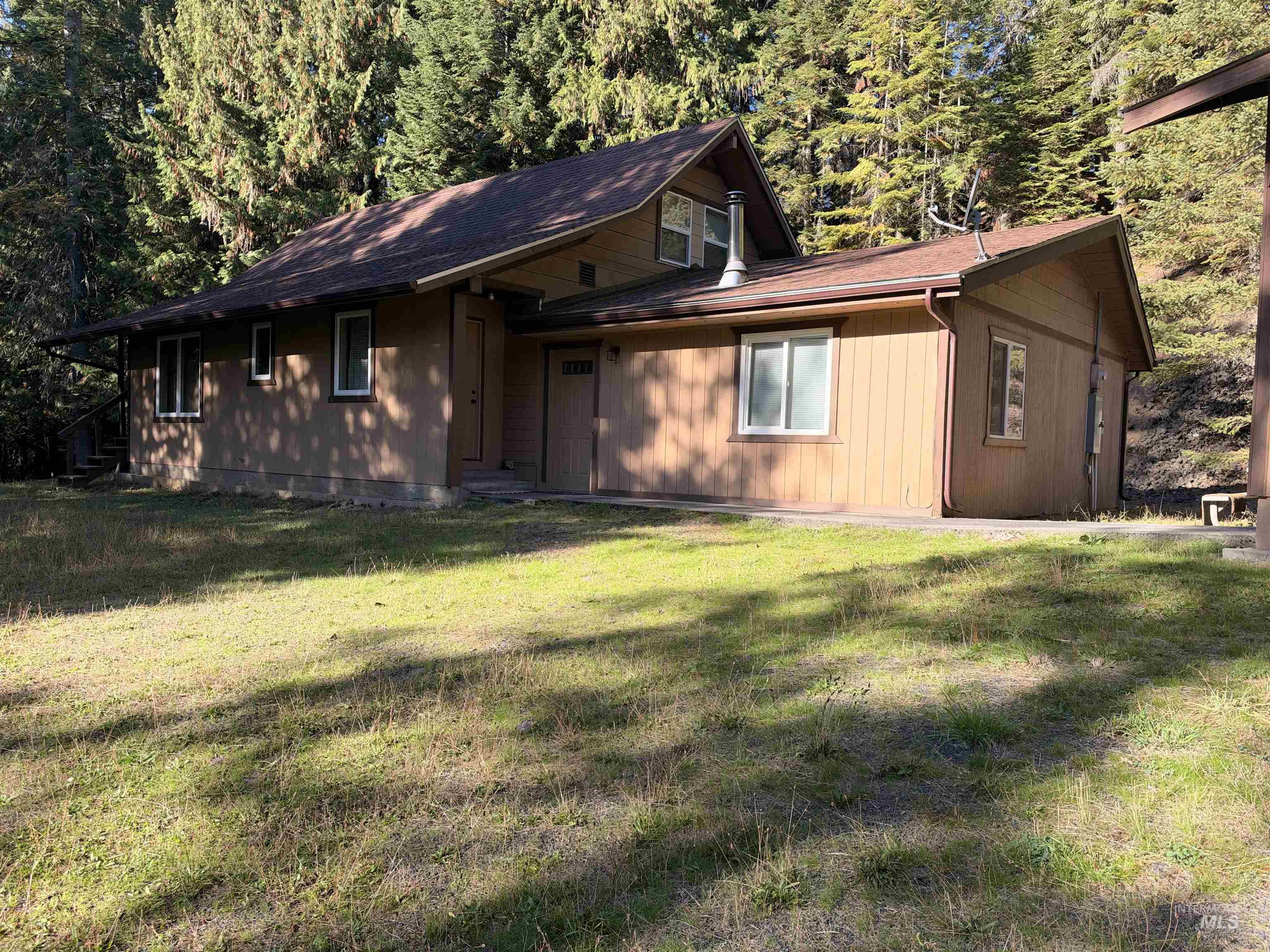 687 Big Cedar Road, Kooskia, Idaho 83539, 2 Bedrooms, 3 Bathrooms, Residential For Sale, Price $498,500,MLS 99003058