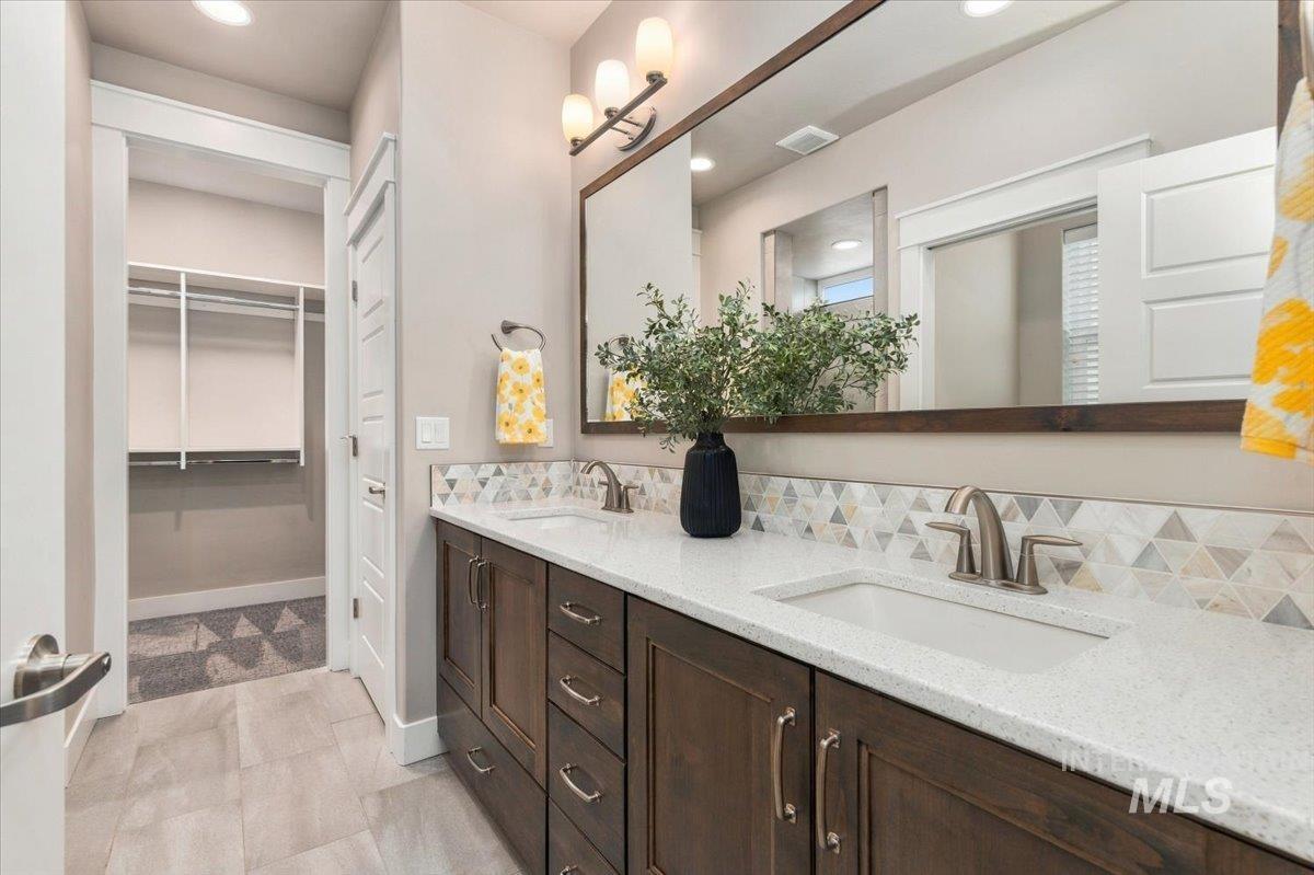 6161 N Vicenza Ln, Meridian, Idaho 83646, 3 Bedrooms, 2 Bathrooms, Residential For Sale, Price $539,900,MLS 99003061