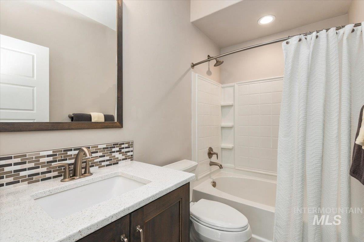6161 N Vicenza Ln, Meridian, Idaho 83646, 3 Bedrooms, 2 Bathrooms, Residential For Sale, Price $539,900,MLS 99003061