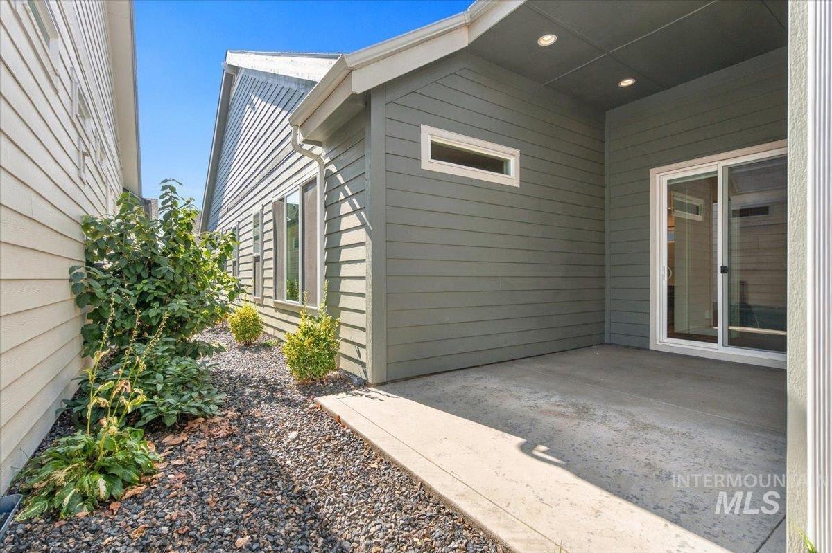6161 N Vicenza Ln, Meridian, Idaho 83646, 3 Bedrooms, 2 Bathrooms, Residential For Sale, Price $539,900,MLS 99003061