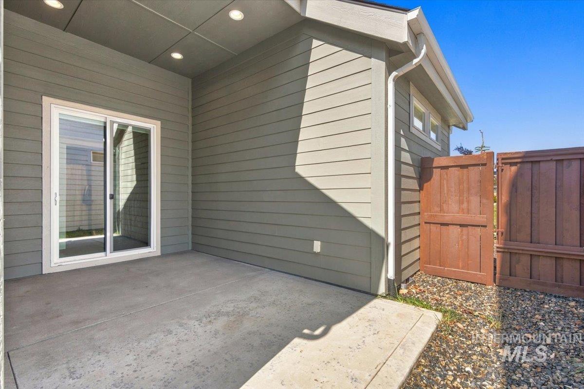 6161 N Vicenza Ln, Meridian, Idaho 83646, 3 Bedrooms, 2 Bathrooms, Residential For Sale, Price $539,900,MLS 99003061