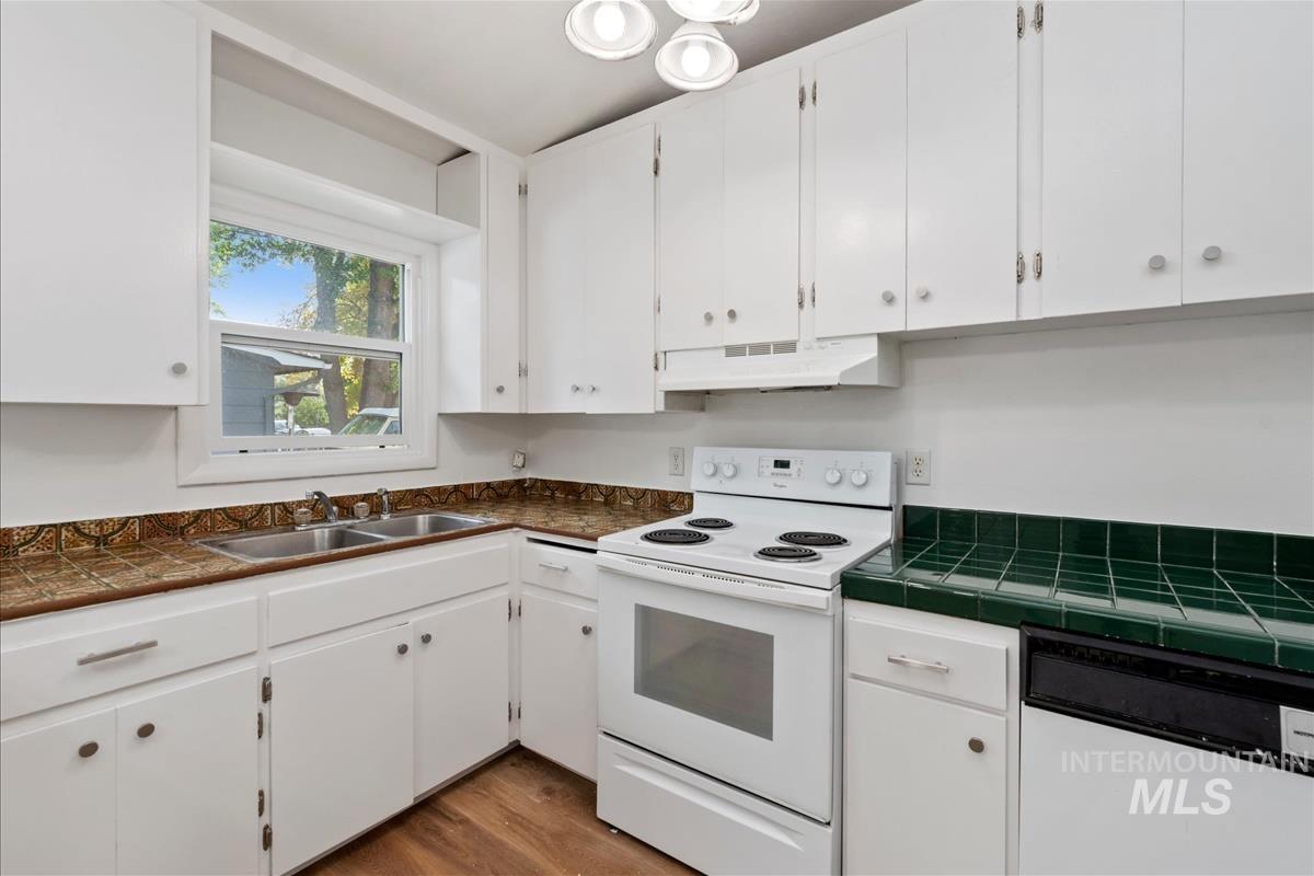 3334 W Good St, Boise, Idaho 83703, 2 Bedrooms, 1 Bathroom, Residential For Sale, Price $479,000,MLS 99003062