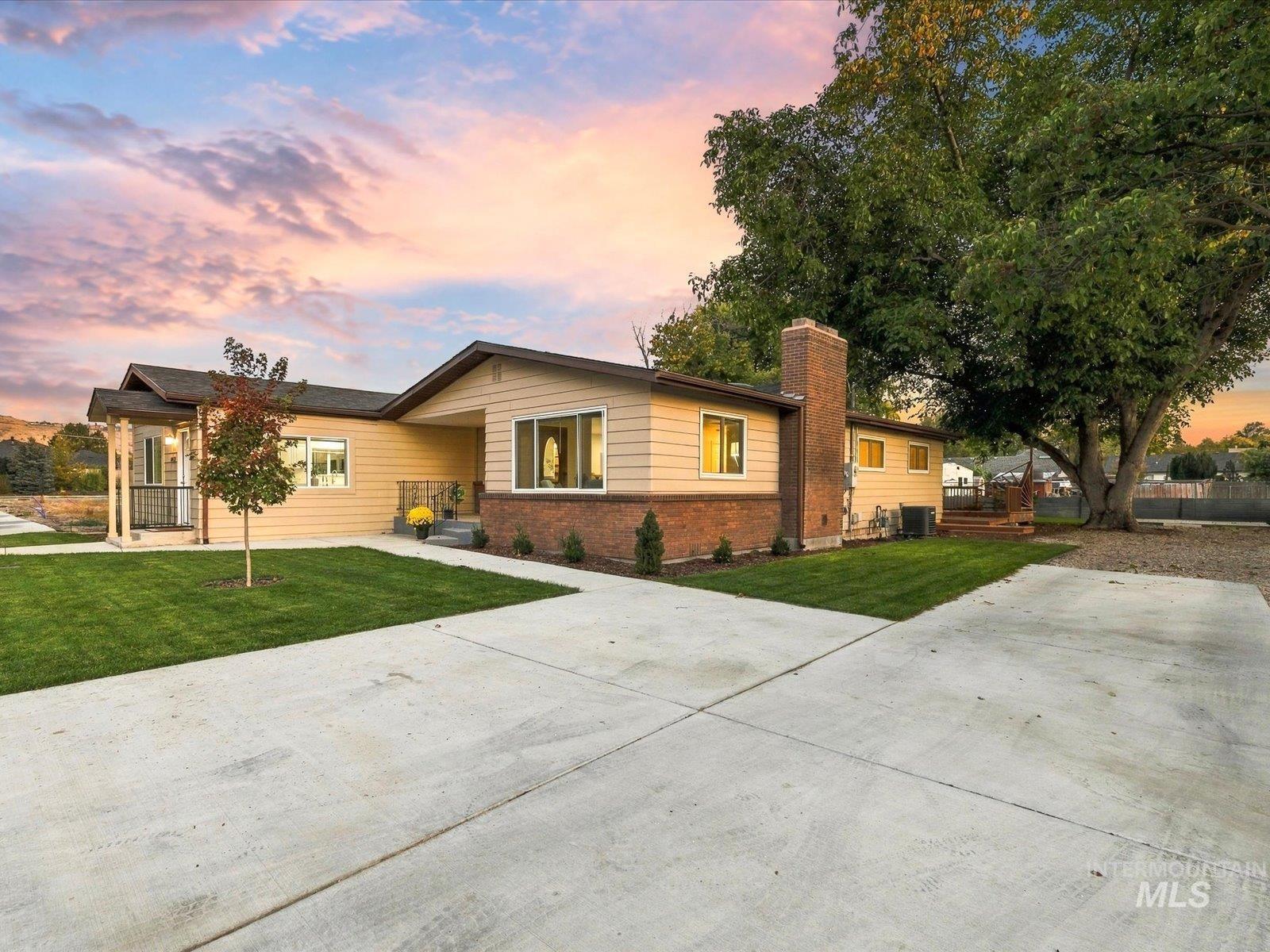 6415 W Saxton Ave., Boise, Idaho 83714, 3 Bedrooms, 1.5 Bathrooms, Residential Income For Sale, Price $629,900, 99003065