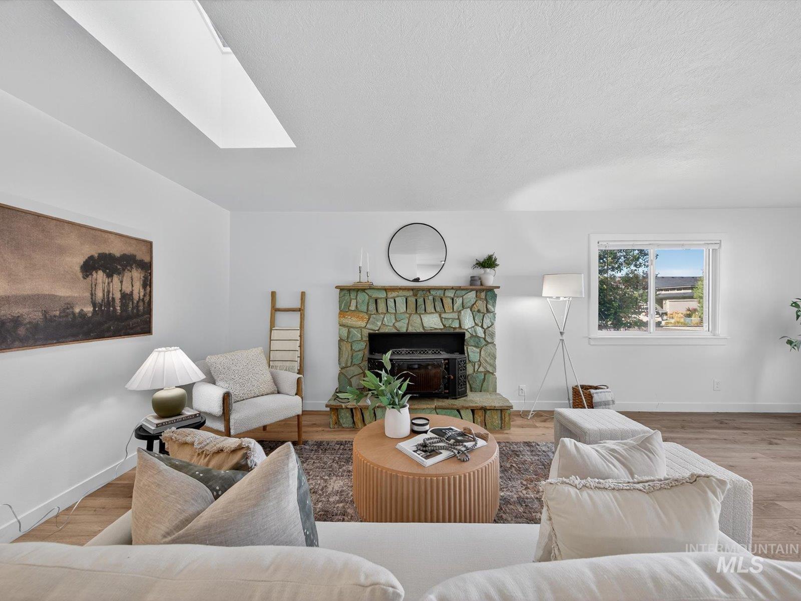 6415 W Saxton Ave., Boise, Idaho 83714, 5 Bedrooms, 3.5 Bathrooms, Residential For Sale, Price $629,900,MLS 99003066