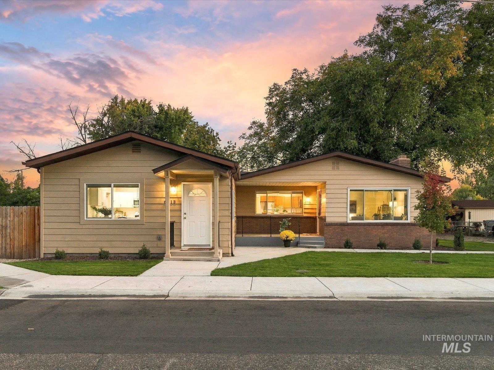 6415 W Saxton Ave., Boise, Idaho 83714, 5 Bedrooms, 3.5 Bathrooms, Residential For Sale, Price $629,900,MLS 99003066