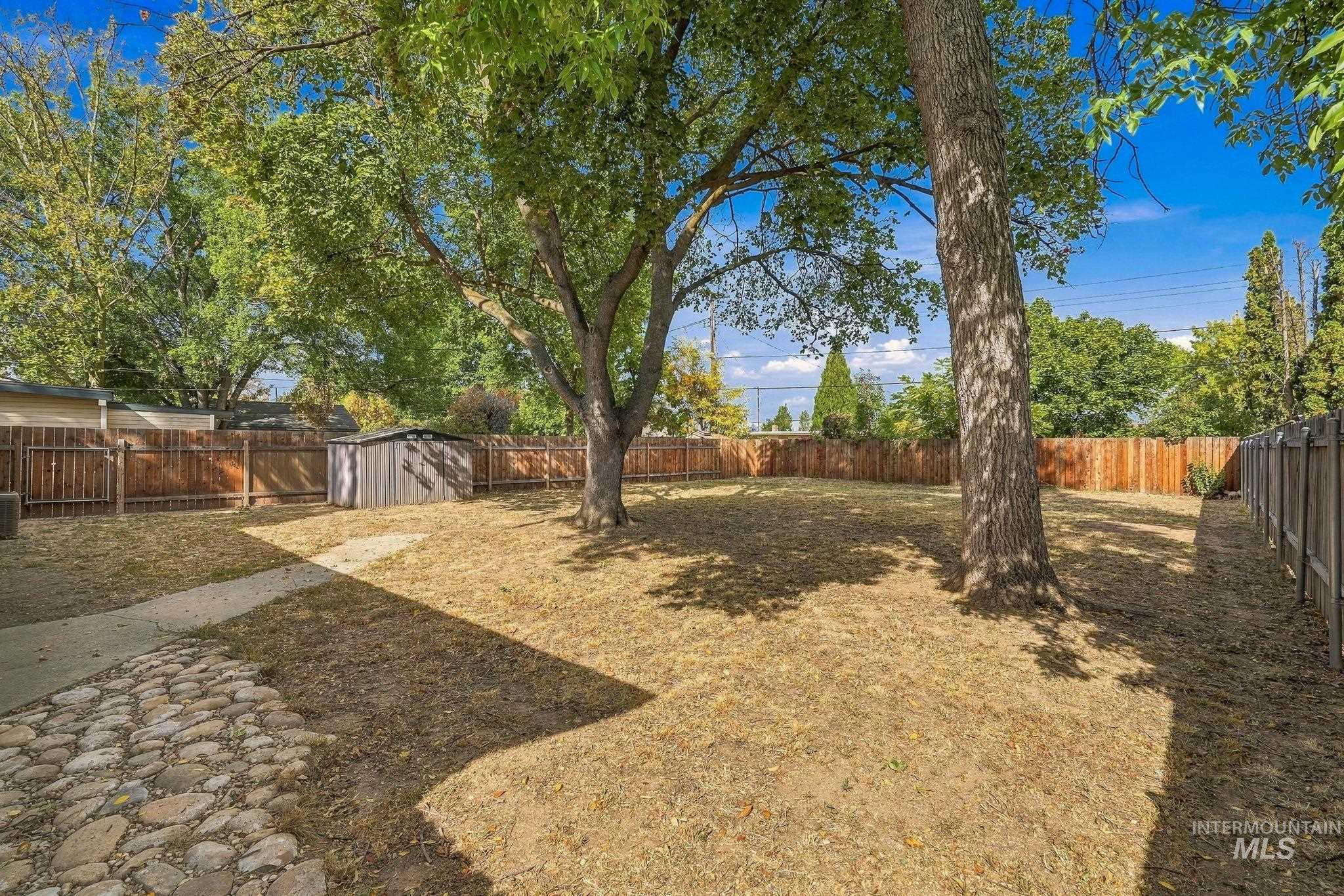 5916 W Clinton Street, Boise, Idaho 83704, 2 Bedrooms, 1 Bathroom, Residential For Sale, Price $325,000,MLS 99003067