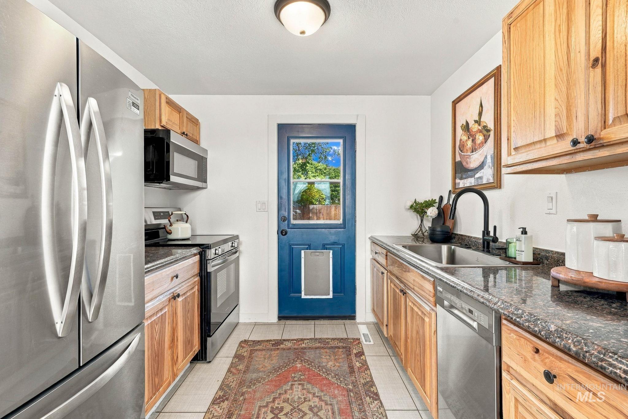 5916 W Clinton Street, Boise, Idaho 83704, 2 Bedrooms, 1 Bathroom, Residential For Sale, Price $325,000,MLS 99003067