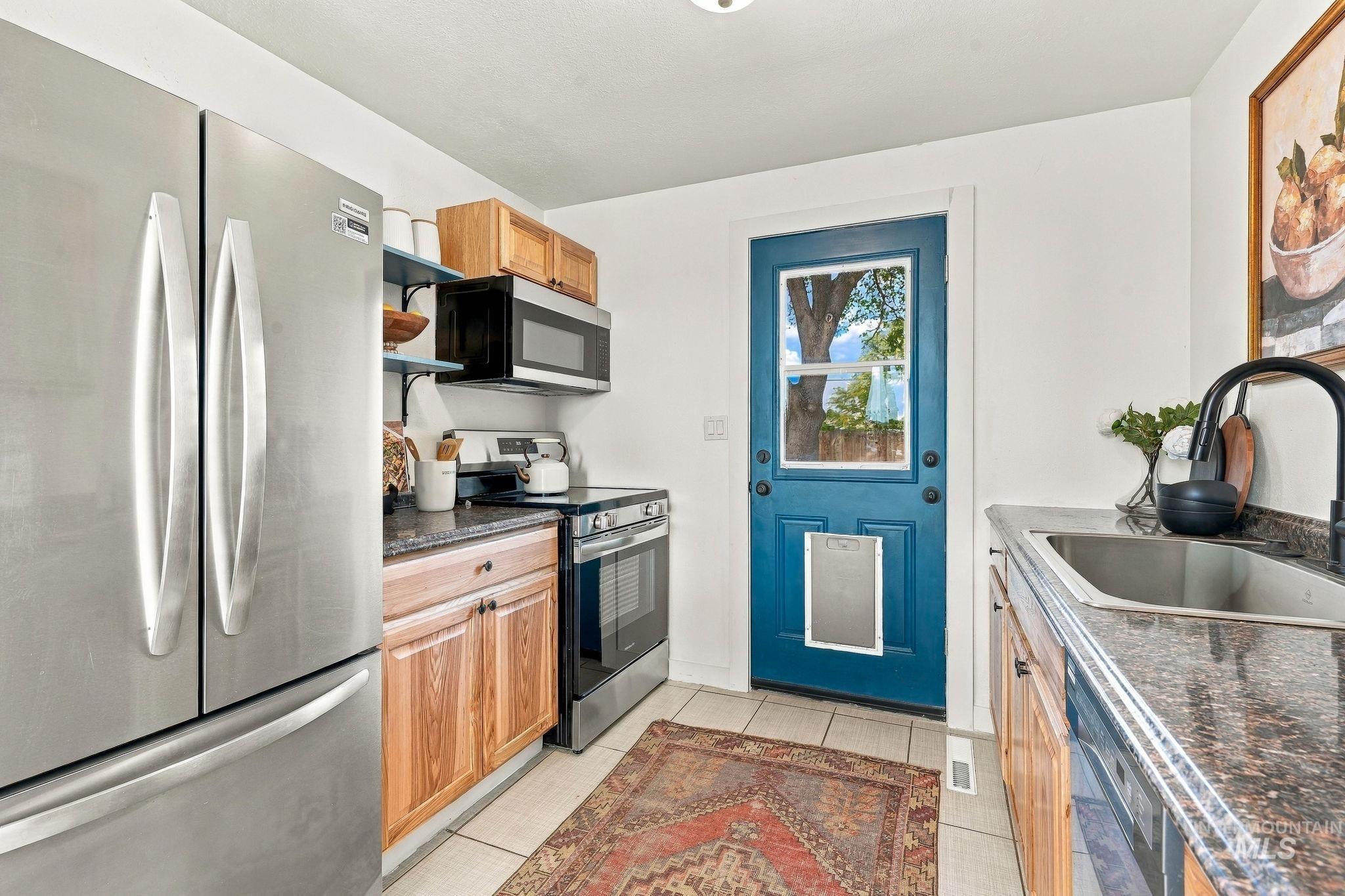 5916 W Clinton Street, Boise, Idaho 83704, 2 Bedrooms, 1 Bathroom, Residential For Sale, Price $325,000,MLS 99003067