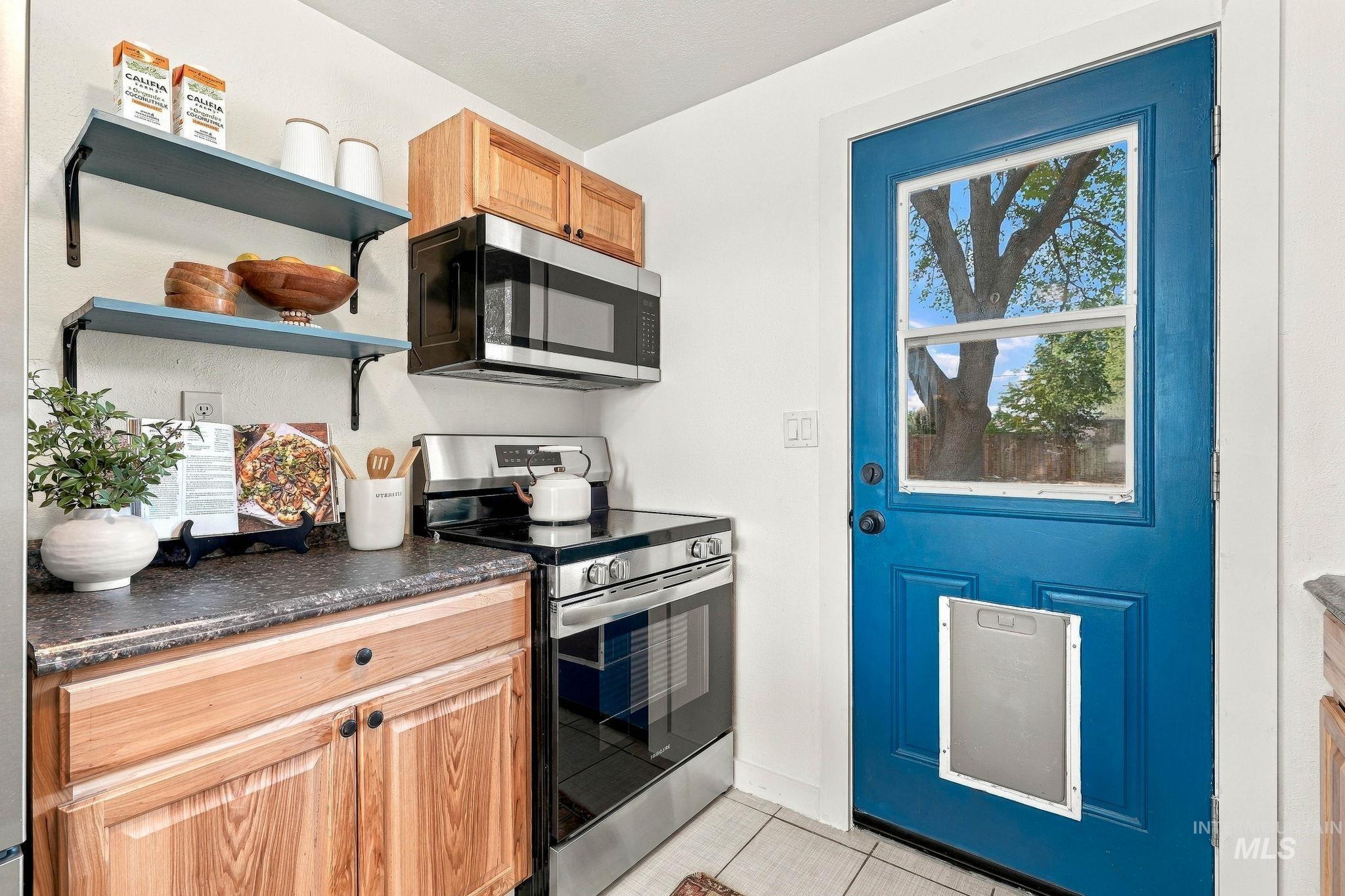 5916 W Clinton Street, Boise, Idaho 83704, 2 Bedrooms, 1 Bathroom, Residential For Sale, Price $325,000,MLS 99003067