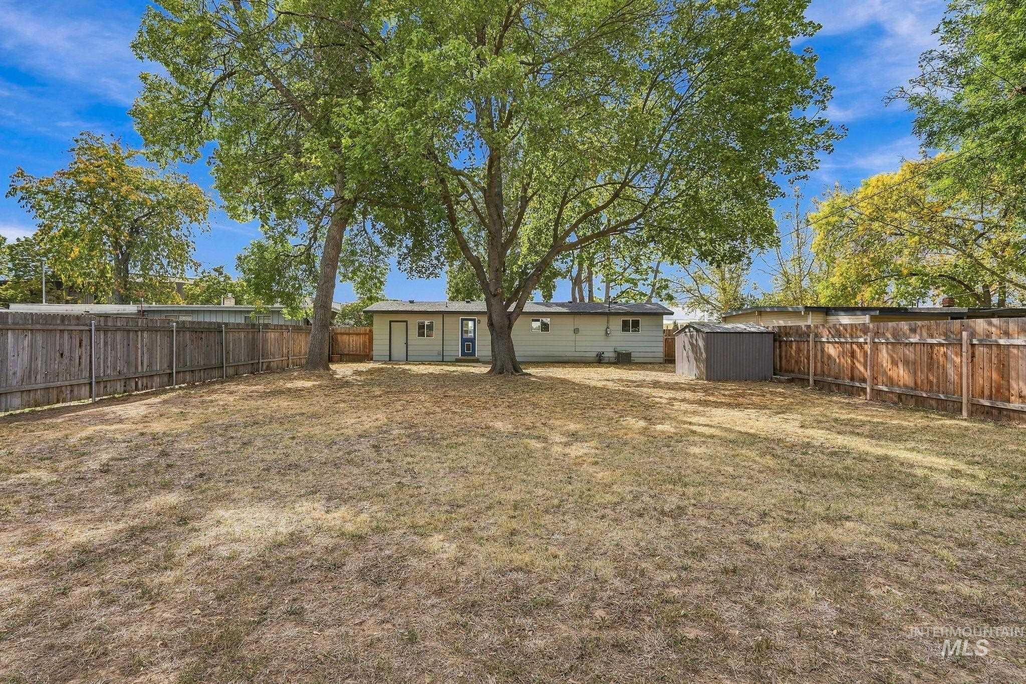 5916 W Clinton Street, Boise, Idaho 83704, 2 Bedrooms, 1 Bathroom, Residential For Sale, Price $325,000,MLS 99003067