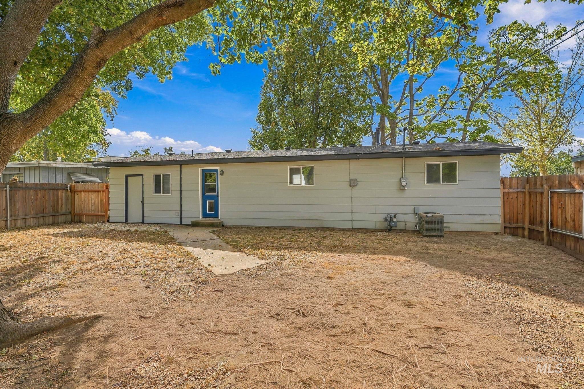 5916 W Clinton Street, Boise, Idaho 83704, 2 Bedrooms, 1 Bathroom, Residential For Sale, Price $325,000,MLS 99003067
