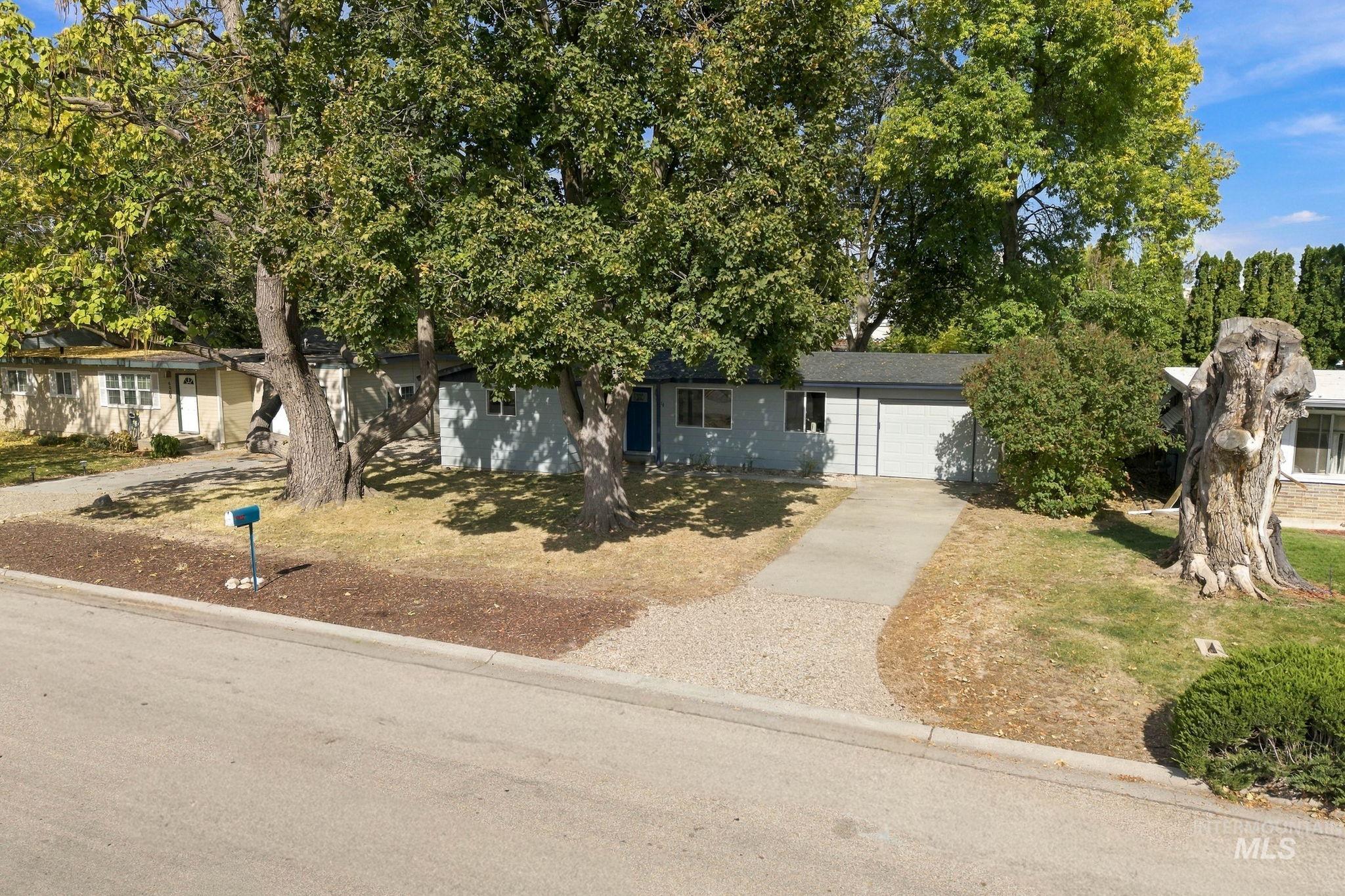 5916 W Clinton Street, Boise, Idaho 83704, 2 Bedrooms, 1 Bathroom, Residential For Sale, Price $325,000,MLS 99003067