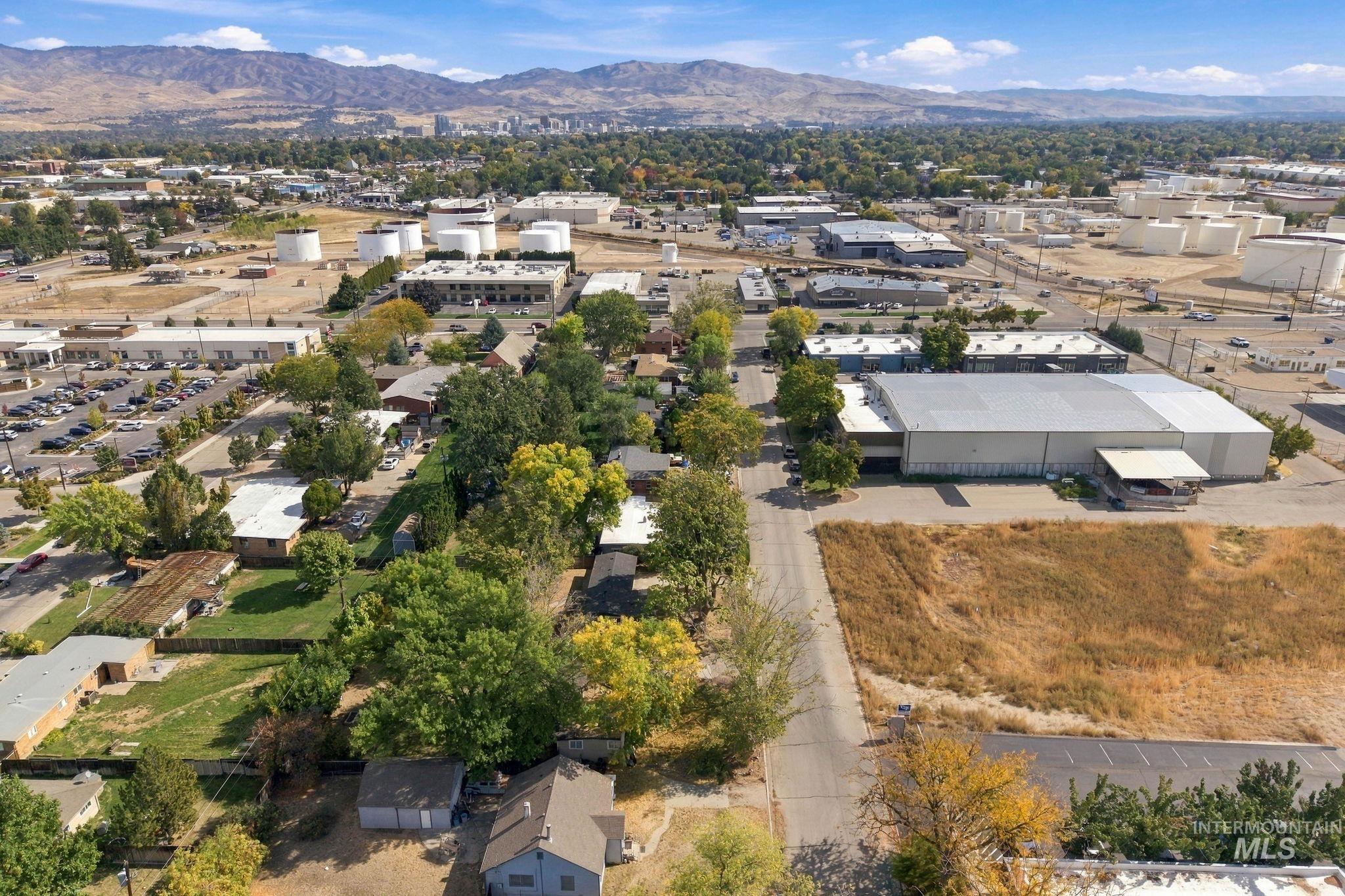5916 W Clinton Street, Boise, Idaho 83704, 2 Bedrooms, 1 Bathroom, Residential For Sale, Price $325,000,MLS 99003067