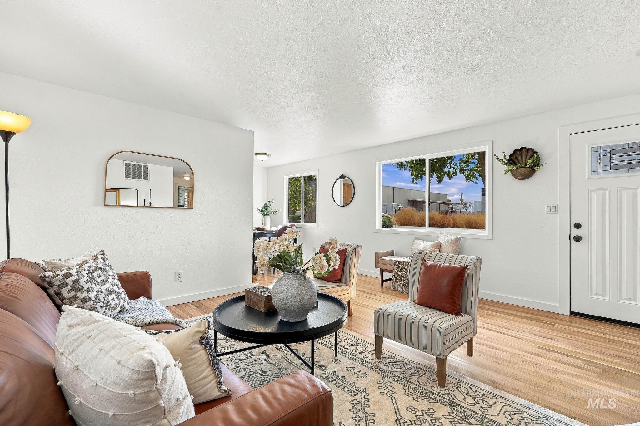 5916 W Clinton Street, Boise, Idaho 83704, 2 Bedrooms, 1 Bathroom, Residential For Sale, Price $325,000,MLS 99003067