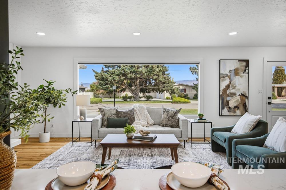 4015 W Hillcrest Dr, Boise, Idaho 83705, 3 Bedrooms, 2 Bathrooms, Residential For Sale, Price $649,900,MLS 99003075