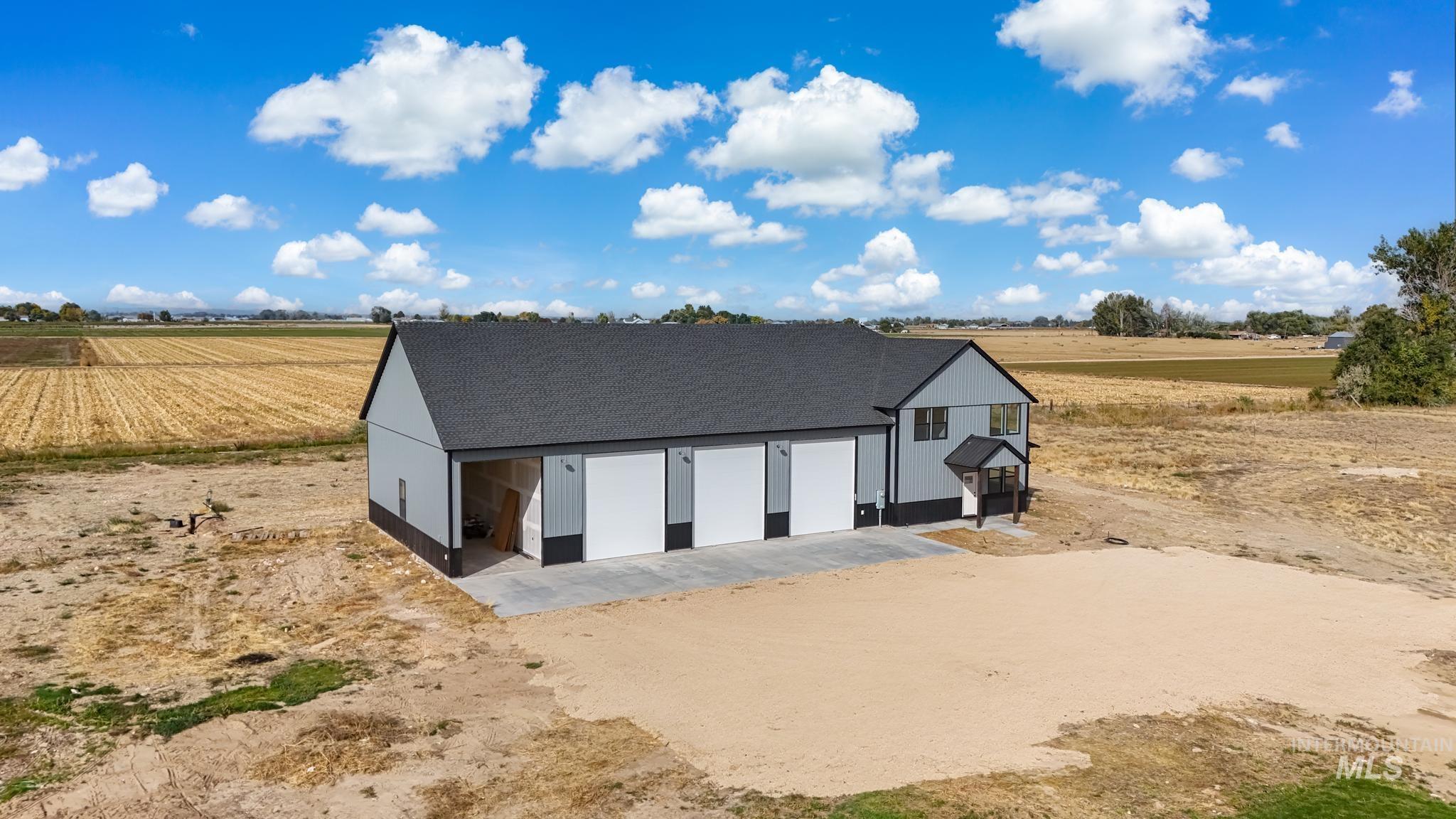 3500 W Grace May Ln, Kuna, Idaho 83634, 3 Bedrooms, 3.5 Bathrooms, Residential For Sale, Price $895,000,MLS 99003081