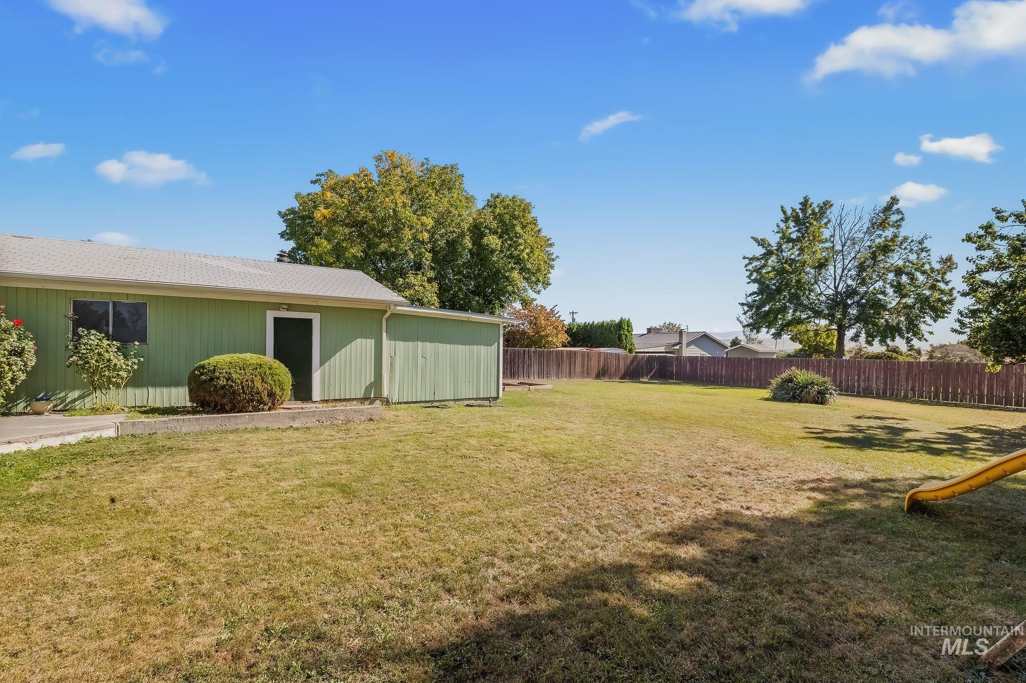 1344 Hemlock Ave, Lewiston, Idaho 83501, 3 Bedrooms, 2 Bathrooms, Residential For Sale, Price $404,000,MLS 99003082